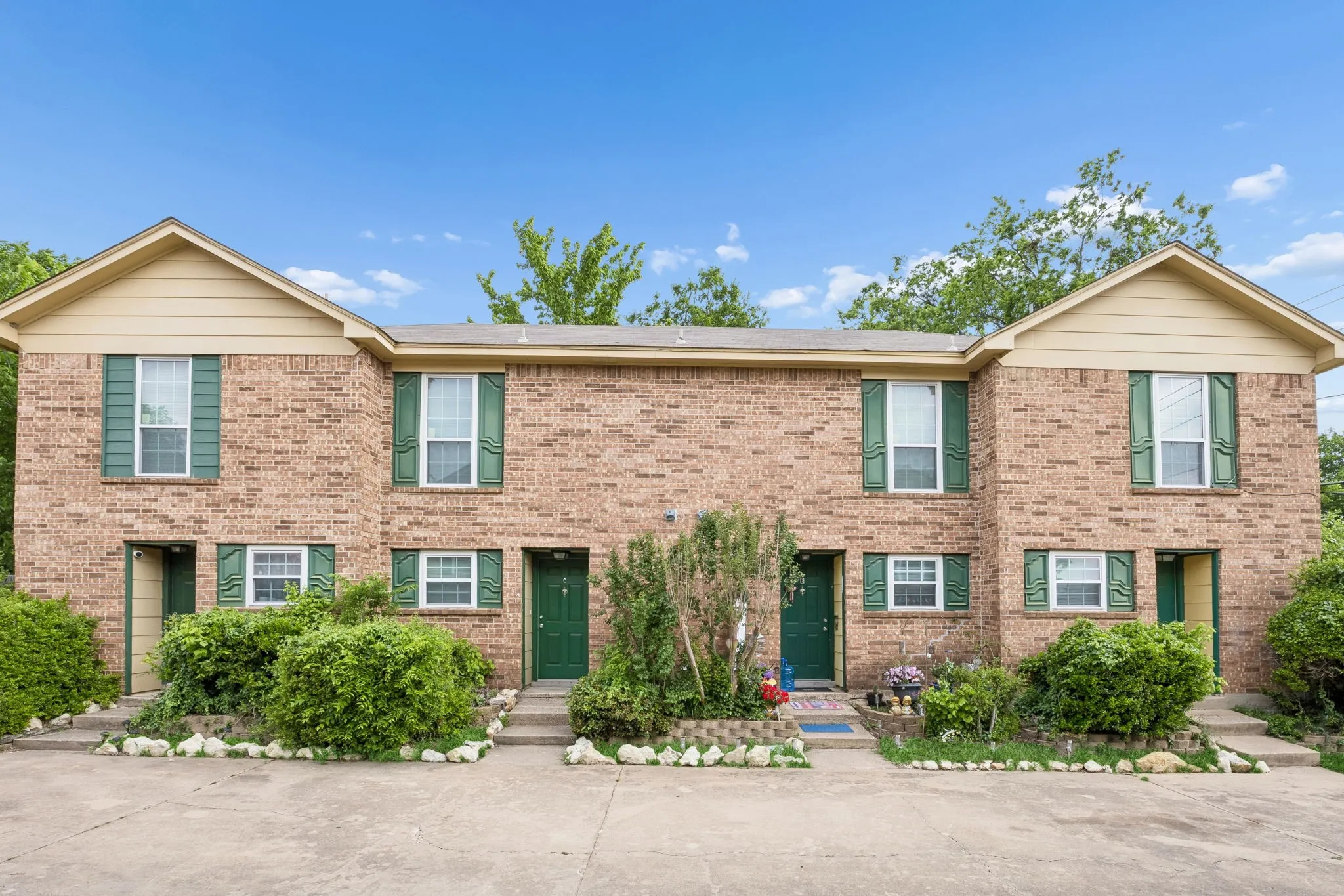 Quadruplex For Sale in Tarrant County , 3732 Bonnie Drive, Fort Worth, Texas 76116, 8 Bedroom, 8 Bathroom, Garage spaces, 0 Sqft, built in 1982, mls#21320441, Real Estate Agent in Fort Worth, Homes For Sale in Tarrant county, Homes For Sale in Fort Worth, Realtor in Fort Worth Texas, Real Estate Brokerage Independent Realty Texas, Luminita Cordes Realtor