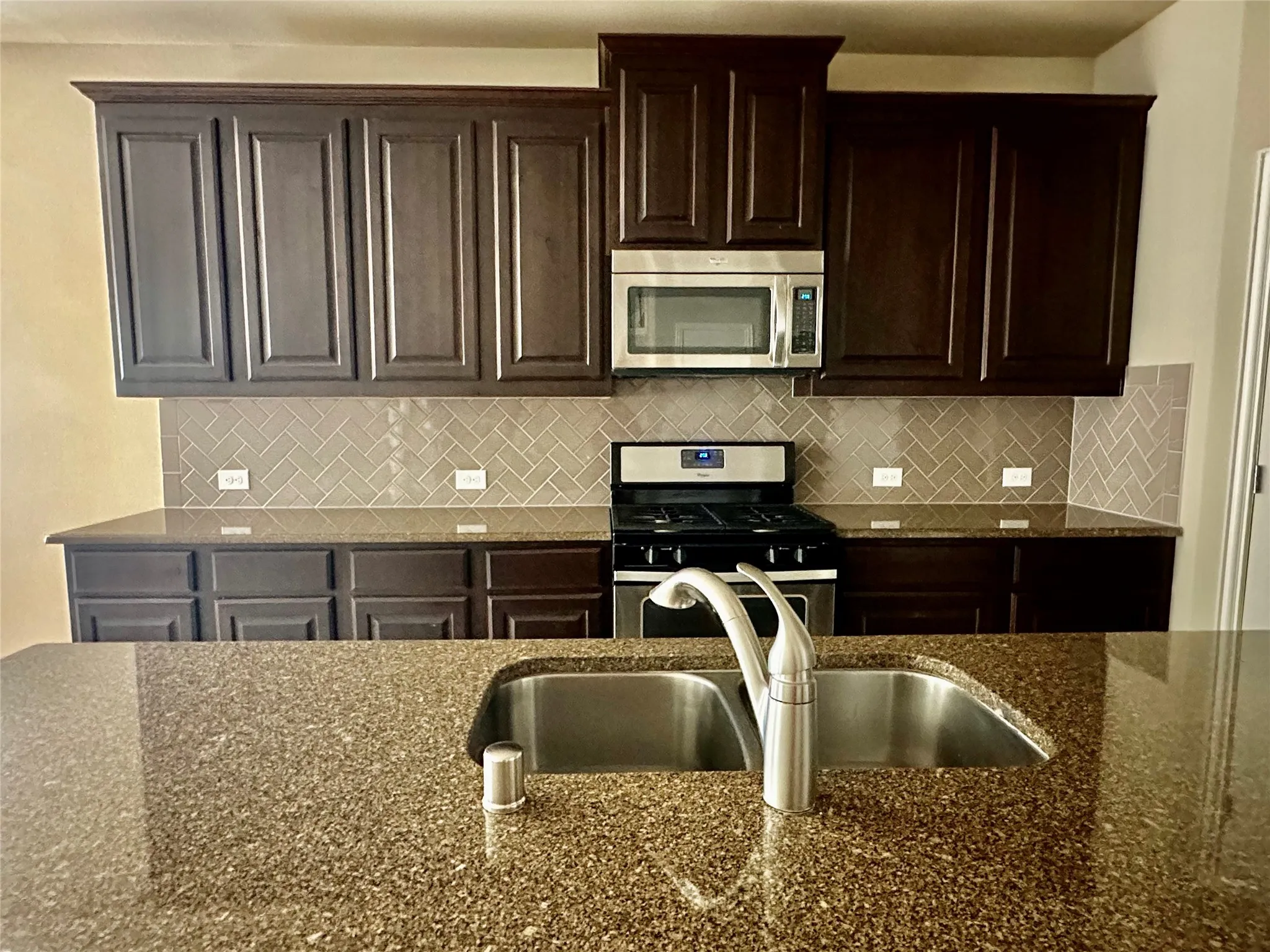 Single Family Residence For Rent in Collin County , 4001 Muscadine Drive, Mc Kinney, Texas 75071, 4 Bedroom, 4 Bathroom, 2 Garage spaces, 3,395 Sqft, built in 2016, mls#21320447, Real Estate Agent in Mc Kinney, Homes For Rent in Collin county, Homes For Rent in Mc Kinney, Realtor in Mc Kinney Texas, Real Estate Brokerage Independent Realty Texas, Luminita Cordes Realtor