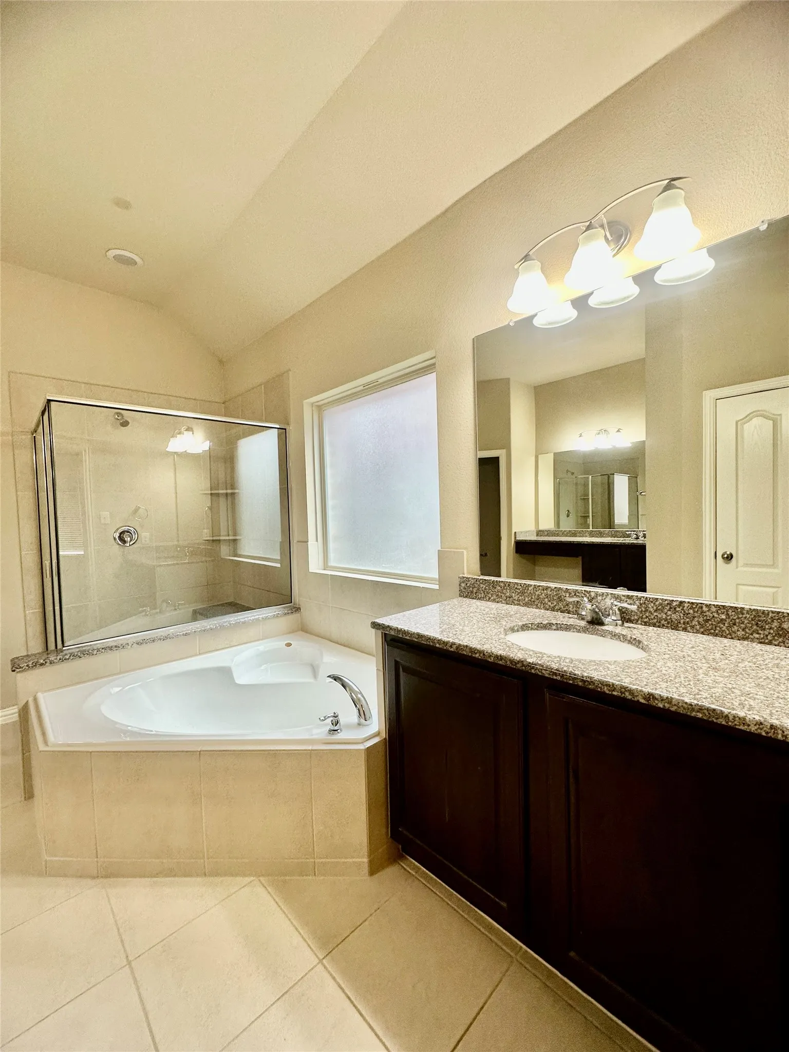 Single Family Residence For Rent in Collin County , 4001 Muscadine Drive, Mc Kinney, Texas 75071, 4 Bedroom, 4 Bathroom, 2 Garage spaces, 3,395 Sqft, built in 2016, mls#21320447, Real Estate Agent in Mc Kinney, Homes For Rent in Collin county, Homes For Rent in Mc Kinney, Realtor in Mc Kinney Texas, Real Estate Brokerage Independent Realty Texas, Luminita Cordes Realtor