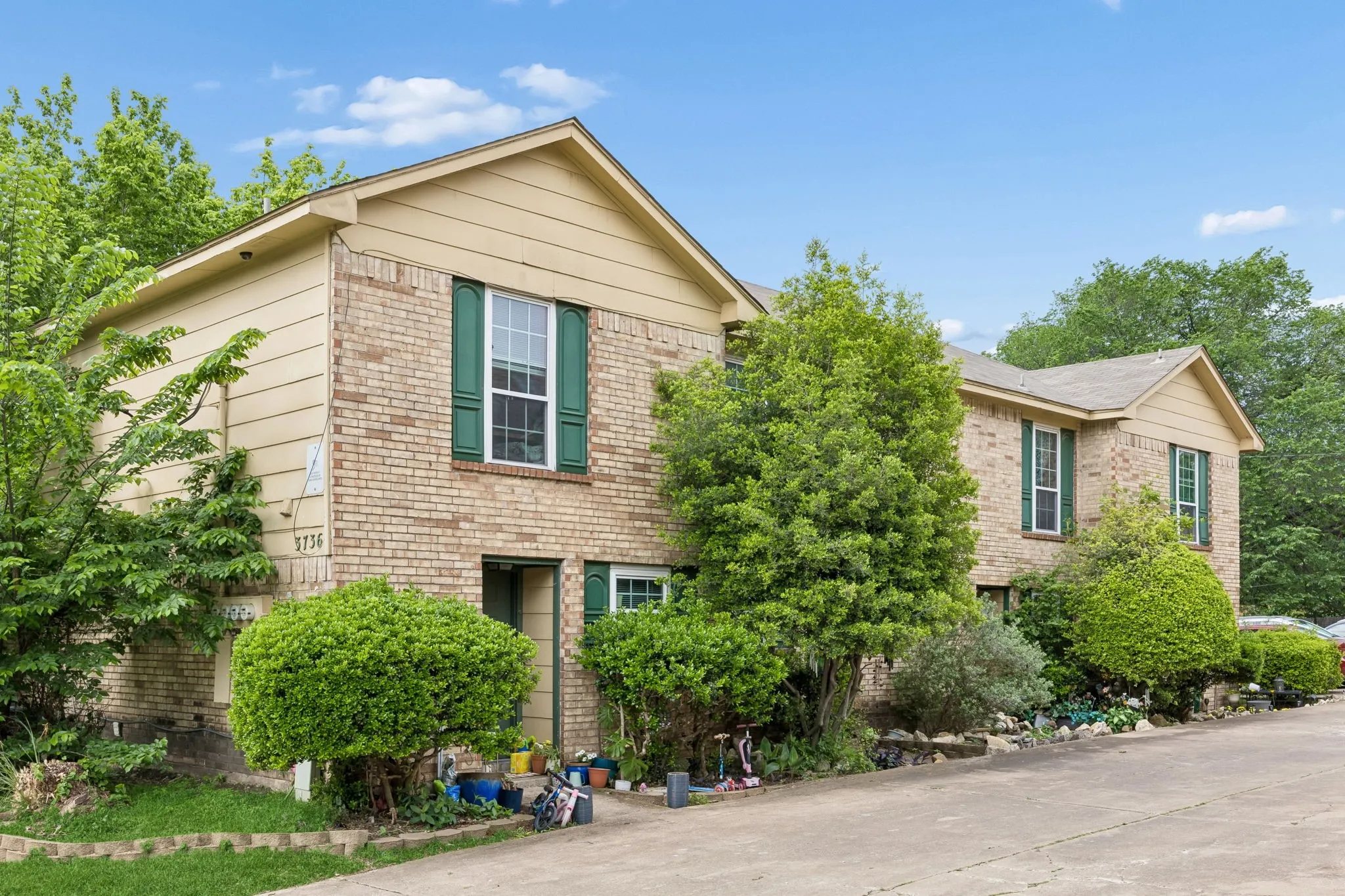 Quadruplex For Sale in Tarrant County , 3736 Bonnie Drive, Fort Worth, Texas 76116, 8 Bedroom, 8 Bathroom, Garage spaces, 0 Sqft, built in 1982, mls#21320448, Real Estate Agent in Fort Worth, Homes For Sale in Tarrant county, Homes For Sale in Fort Worth, Realtor in Fort Worth Texas, Real Estate Brokerage Independent Realty Texas, Luminita Cordes Realtor