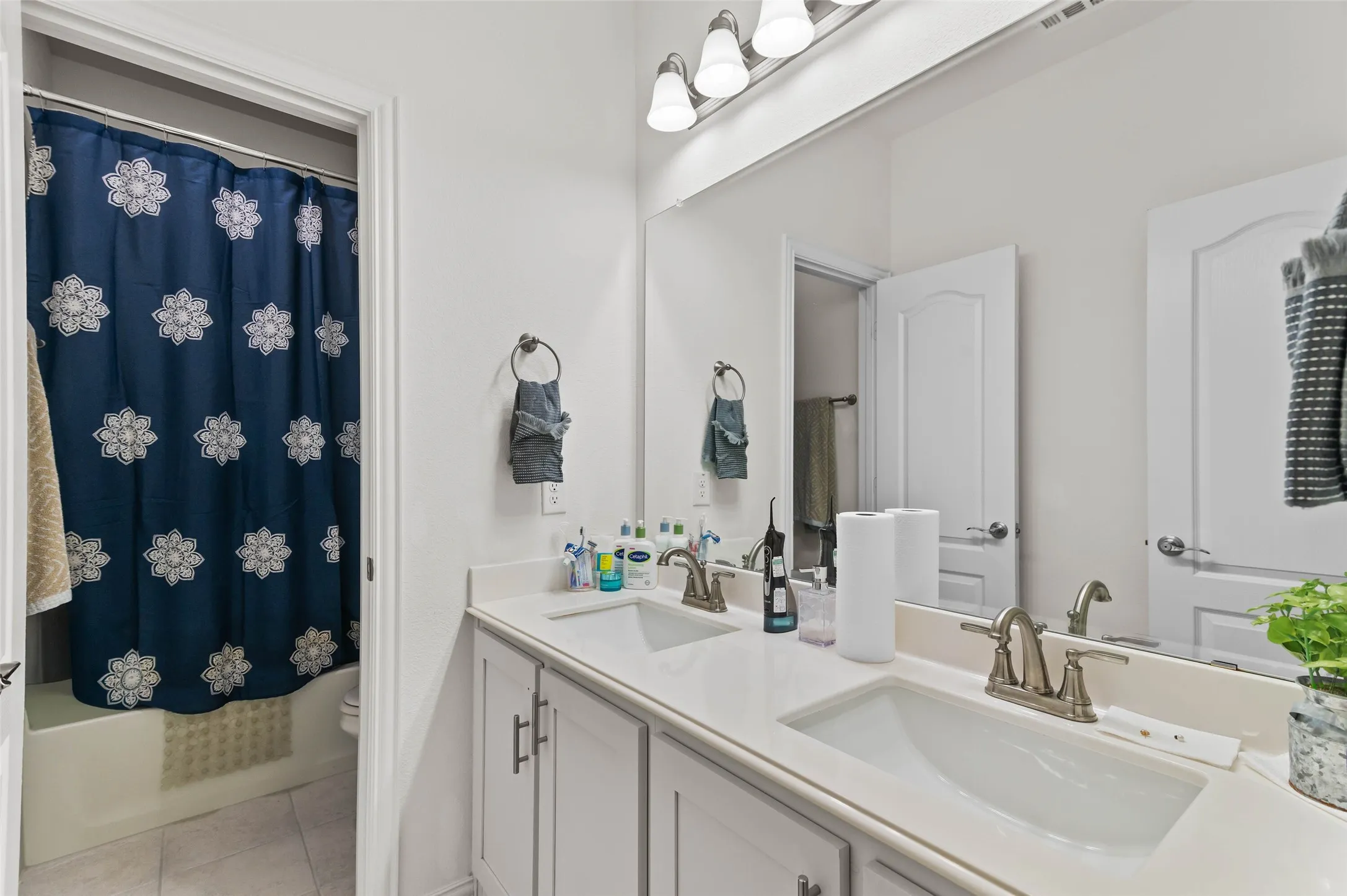 Single Family Residence For Sale in Denton County , 7308 Bird Cherry Lane, Little Elm, Texas 76227, 4 Bedroom, 4 Bathroom, 2 Garage spaces, 3,431 Sqft, built in 2022, mls#21320354, Real Estate Agent in Little Elm, Homes For Sale in Denton county, Homes For Sale in Little Elm, Realtor in Little Elm Texas, Real Estate Brokerage Independent Realty Texas, Luminita Cordes Realtor