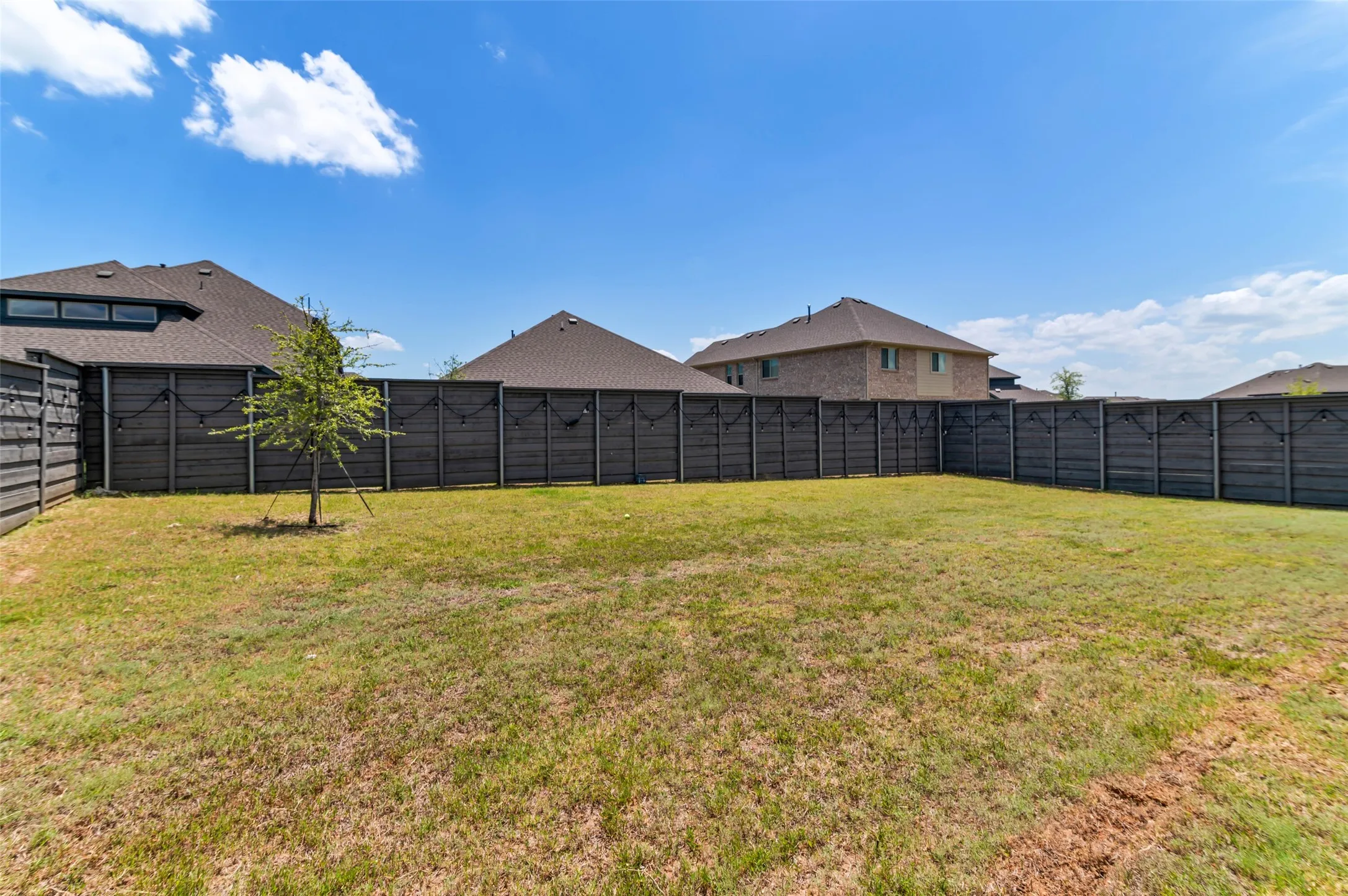 Single Family Residence For Sale in Denton County , 7308 Bird Cherry Lane, Little Elm, Texas 76227, 4 Bedroom, 4 Bathroom, 2 Garage spaces, 3,431 Sqft, built in 2022, mls#21320354, Real Estate Agent in Little Elm, Homes For Sale in Denton county, Homes For Sale in Little Elm, Realtor in Little Elm Texas, Real Estate Brokerage Independent Realty Texas, Luminita Cordes Realtor