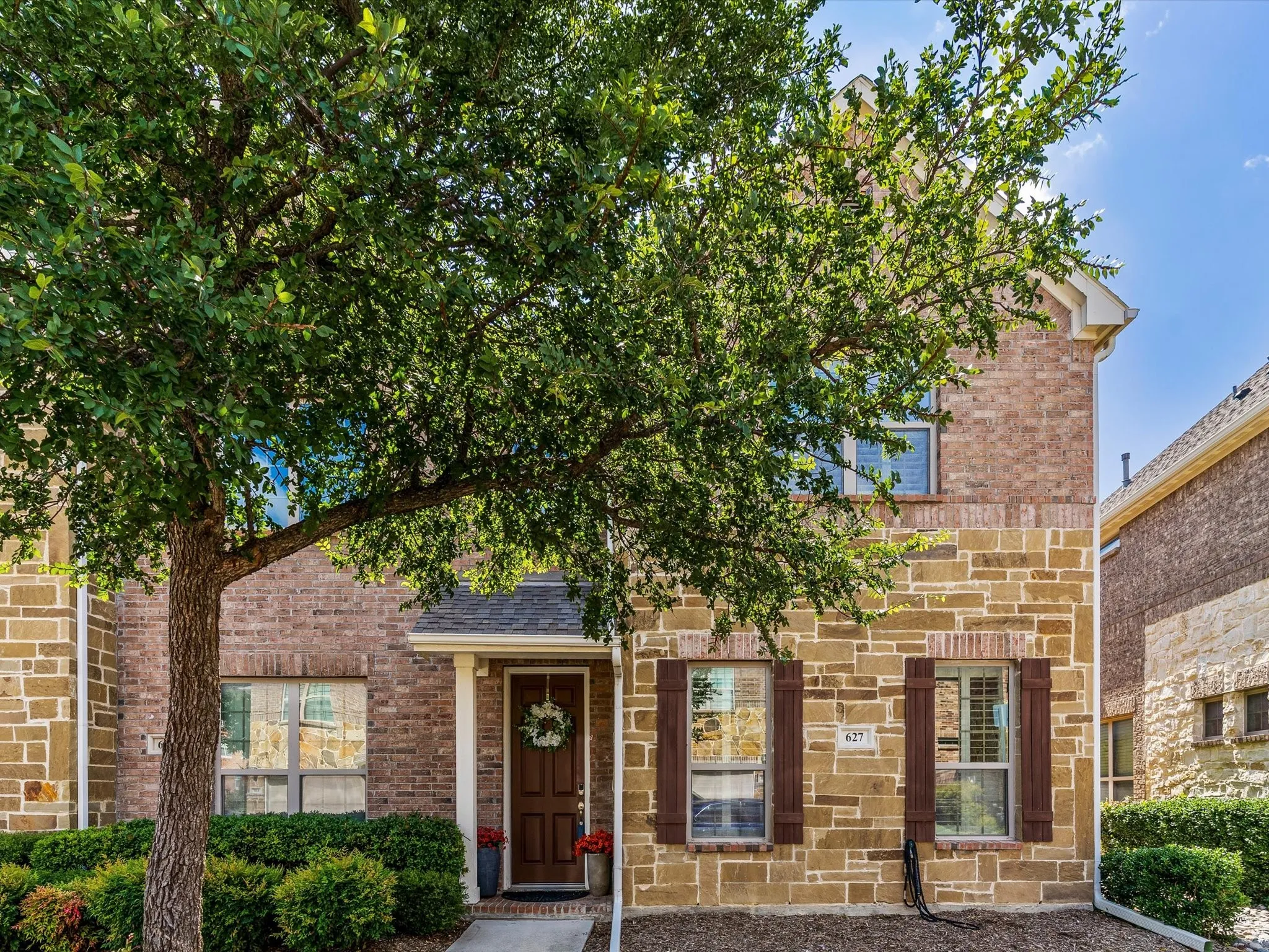 Townhouse For Sale in Dallas County , 627 Alexandra Avenue, Richardson, Texas 75081, 3 Bedroom, 3 Bathroom, 2 Garage spaces, 1,956 Sqft, built in 2013, mls#21317539, Real Estate Agent in Richardson, Homes For Sale in Dallas county, Homes For Sale in Richardson, Realtor in Richardson Texas, Real Estate Brokerage Independent Realty Texas, Luminita Cordes Realtor