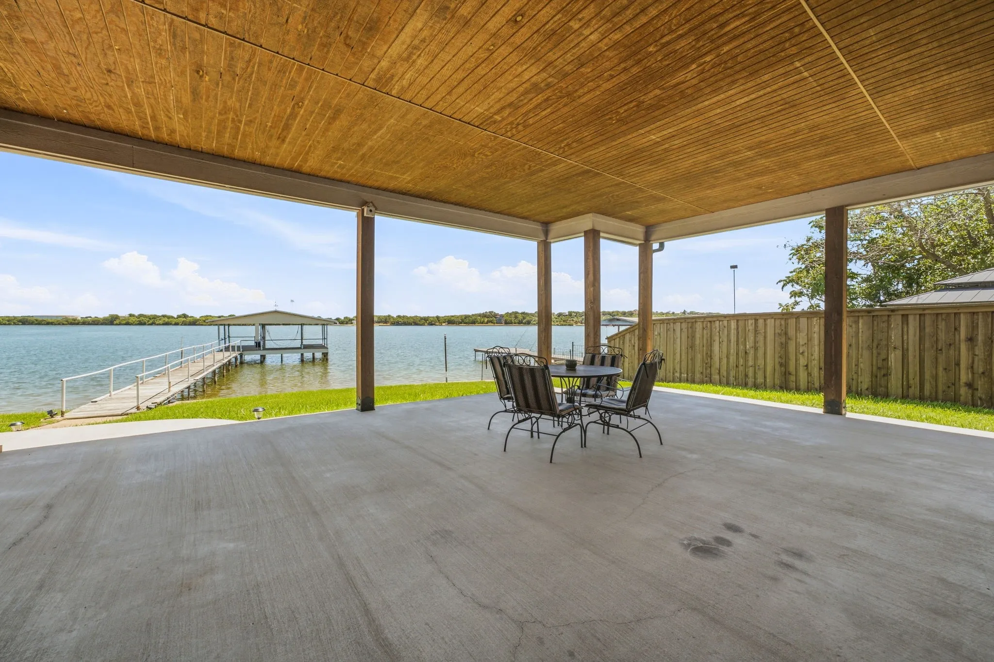 Single Family Residence For Sale in Hood County , 4323 Basswood Court, Granbury, Texas 76049, 2 Bedroom, 4 Bathroom, 2 Garage spaces, 1,500 Sqft, built in 2016, mls#21320423, Real Estate Agent in Granbury, Homes For Sale in Hood county, Homes For Sale in Granbury, Realtor in Granbury Texas, Real Estate Brokerage Independent Realty Texas, Luminita Cordes Realtor