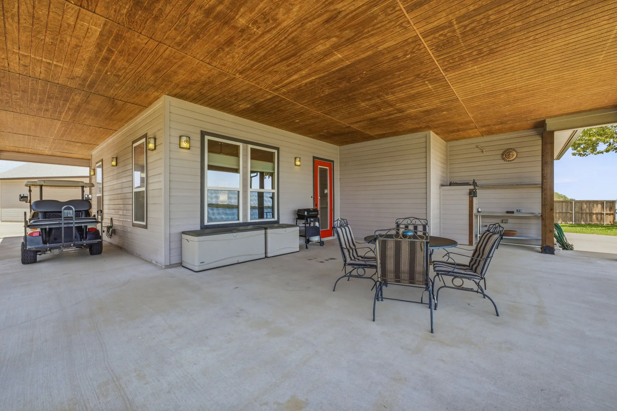 Single Family Residence For Sale in Hood County , 4323 Basswood Court, Granbury, Texas 76049, 2 Bedroom, 4 Bathroom, 2 Garage spaces, 1,500 Sqft, built in 2016, mls#21320423, Real Estate Agent in Granbury, Homes For Sale in Hood county, Homes For Sale in Granbury, Realtor in Granbury Texas, Real Estate Brokerage Independent Realty Texas, Luminita Cordes Realtor