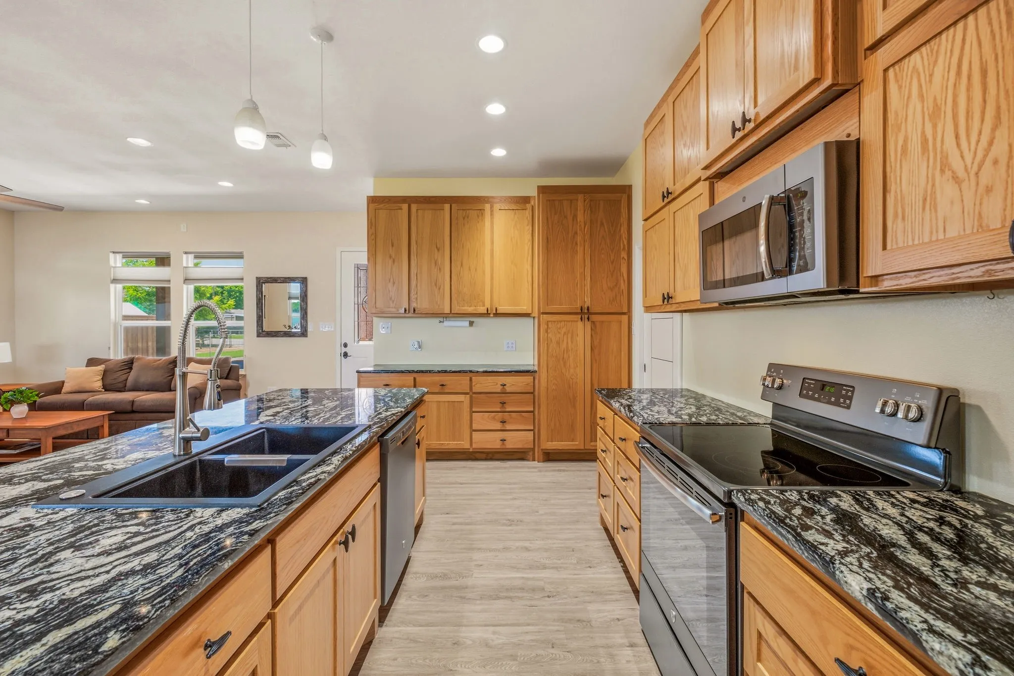 Single Family Residence For Sale in Hood County , 4323 Basswood Court, Granbury, Texas 76049, 2 Bedroom, 4 Bathroom, 2 Garage spaces, 1,500 Sqft, built in 2016, mls#21320423, Real Estate Agent in Granbury, Homes For Sale in Hood county, Homes For Sale in Granbury, Realtor in Granbury Texas, Real Estate Brokerage Independent Realty Texas, Luminita Cordes Realtor