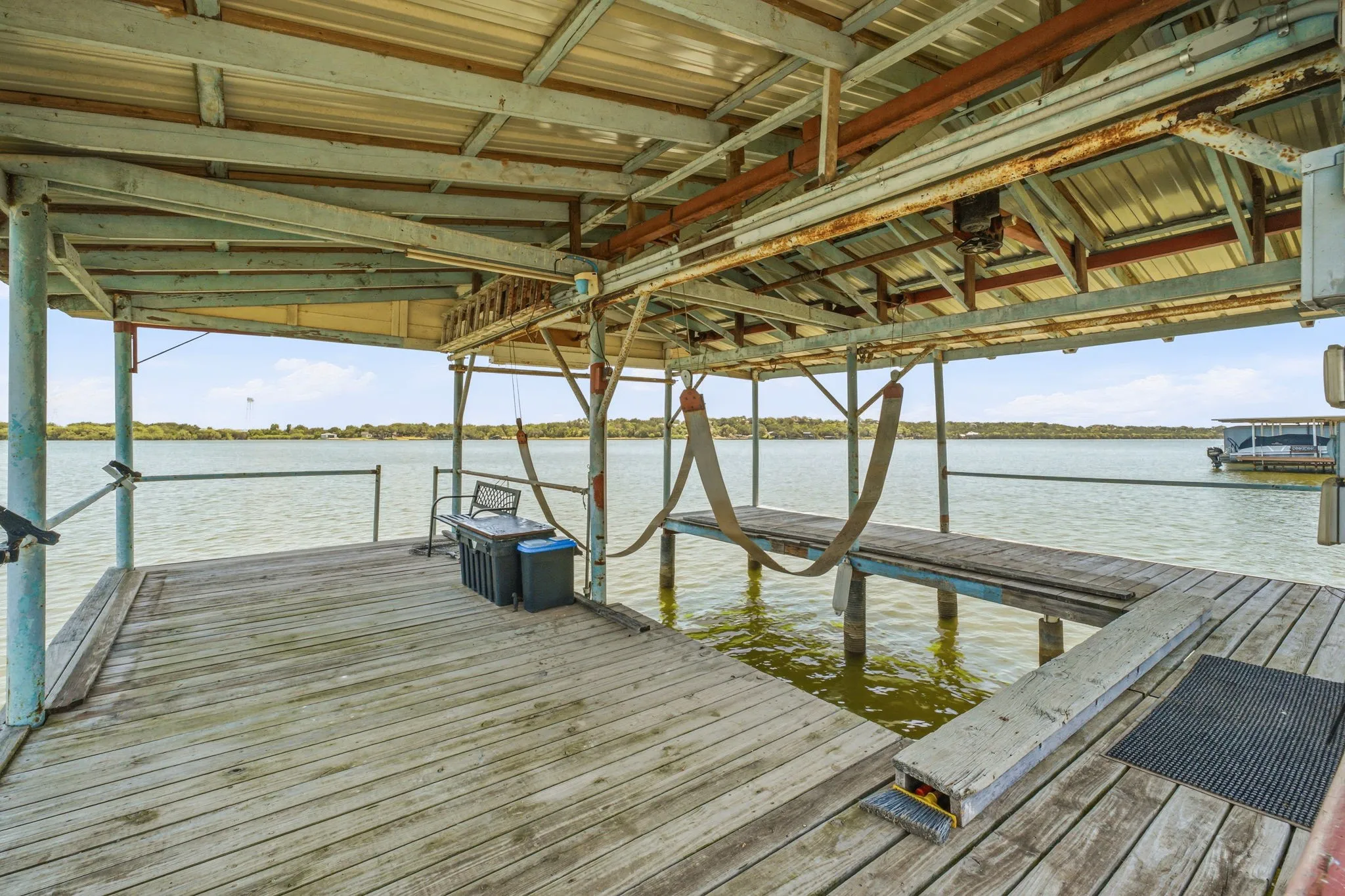 Single Family Residence For Sale in Hood County , 4323 Basswood Court, Granbury, Texas 76049, 2 Bedroom, 4 Bathroom, 2 Garage spaces, 1,500 Sqft, built in 2016, mls#21320423, Real Estate Agent in Granbury, Homes For Sale in Hood county, Homes For Sale in Granbury, Realtor in Granbury Texas, Real Estate Brokerage Independent Realty Texas, Luminita Cordes Realtor