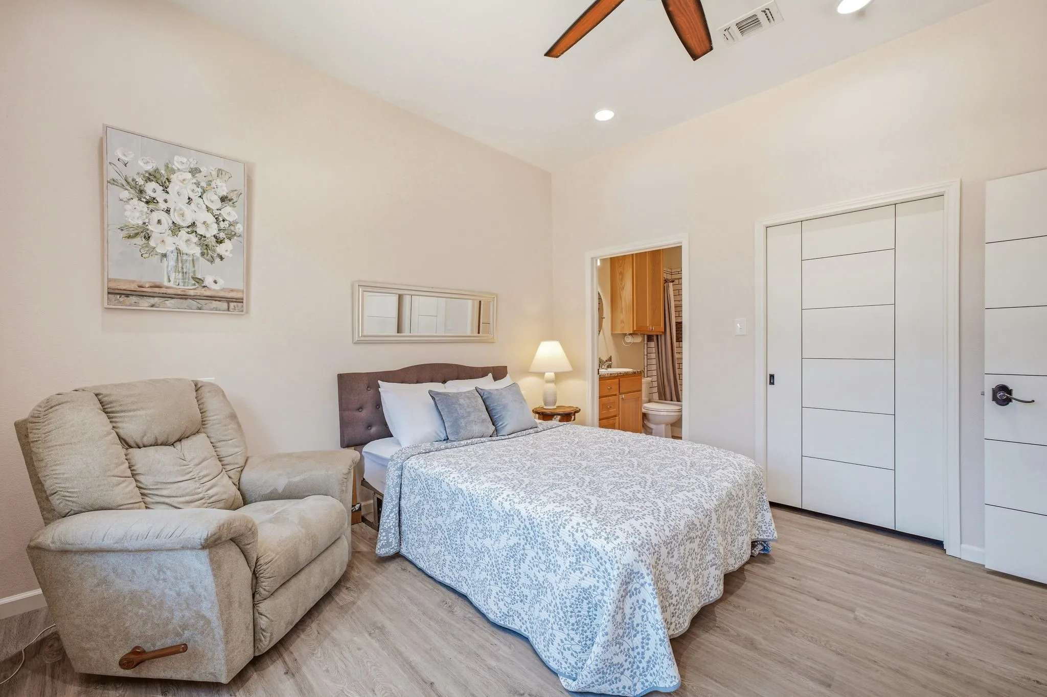 Single Family Residence For Sale in Hood County , 4323 Basswood Court, Granbury, Texas 76049, 2 Bedroom, 4 Bathroom, 2 Garage spaces, 1,500 Sqft, built in 2016, mls#21320423, Real Estate Agent in Granbury, Homes For Sale in Hood county, Homes For Sale in Granbury, Realtor in Granbury Texas, Real Estate Brokerage Independent Realty Texas, Luminita Cordes Realtor
