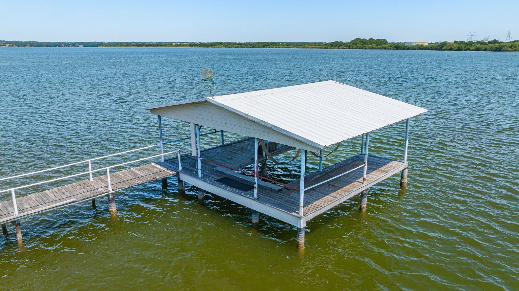 Single Family Residence For Sale in Hood County , 4323 Basswood Court, Granbury, Texas 76049, 2 Bedroom, 4 Bathroom, 2 Garage spaces, 1,500 Sqft, built in 2016, mls#21320423, Real Estate Agent in Granbury, Homes For Sale in Hood county, Homes For Sale in Granbury, Realtor in Granbury Texas, Real Estate Brokerage Independent Realty Texas, Luminita Cordes Realtor