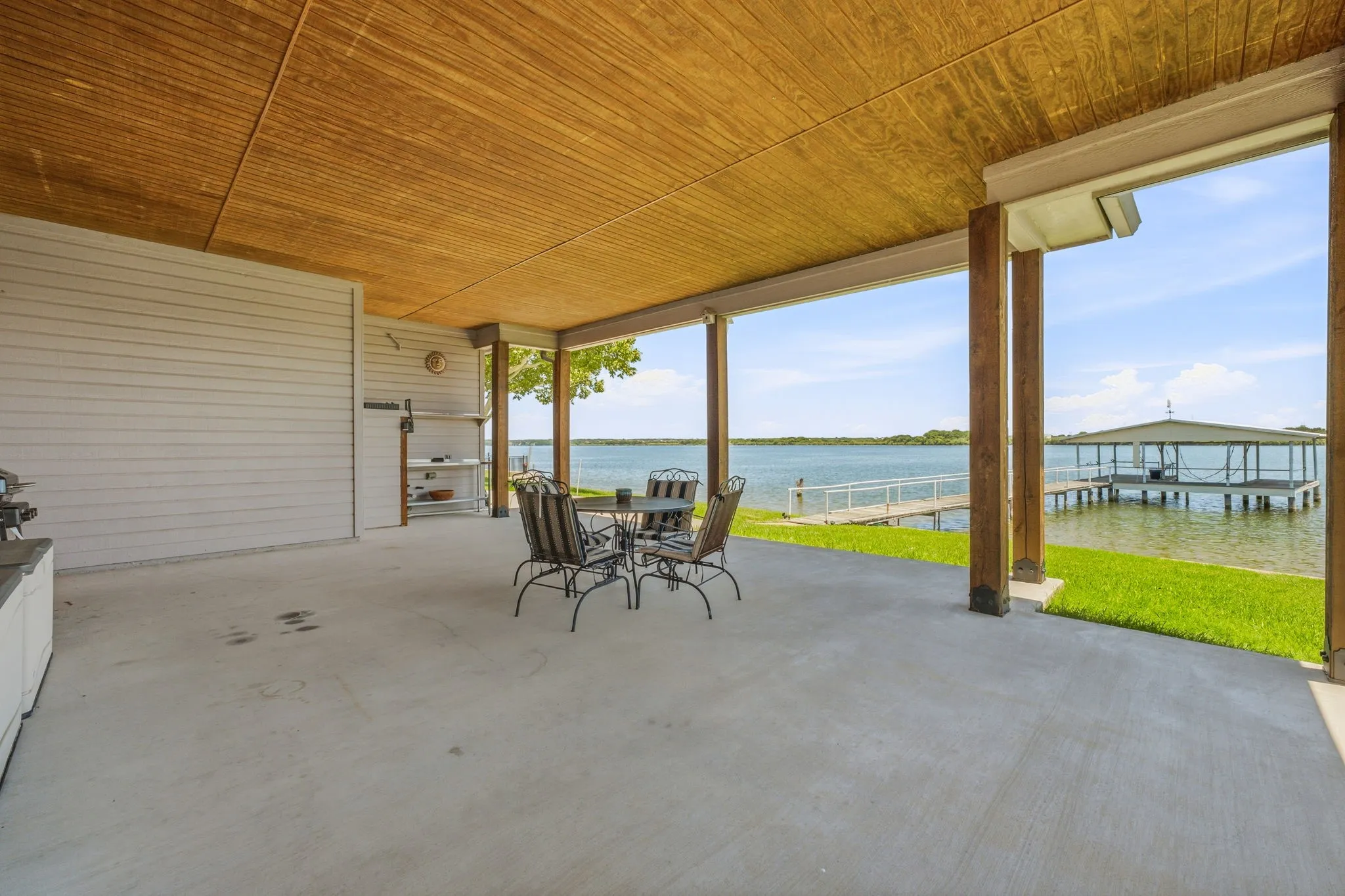 Single Family Residence For Sale in Hood County , 4323 Basswood Court, Granbury, Texas 76049, 2 Bedroom, 4 Bathroom, 2 Garage spaces, 1,500 Sqft, built in 2016, mls#21320423, Real Estate Agent in Granbury, Homes For Sale in Hood county, Homes For Sale in Granbury, Realtor in Granbury Texas, Real Estate Brokerage Independent Realty Texas, Luminita Cordes Realtor