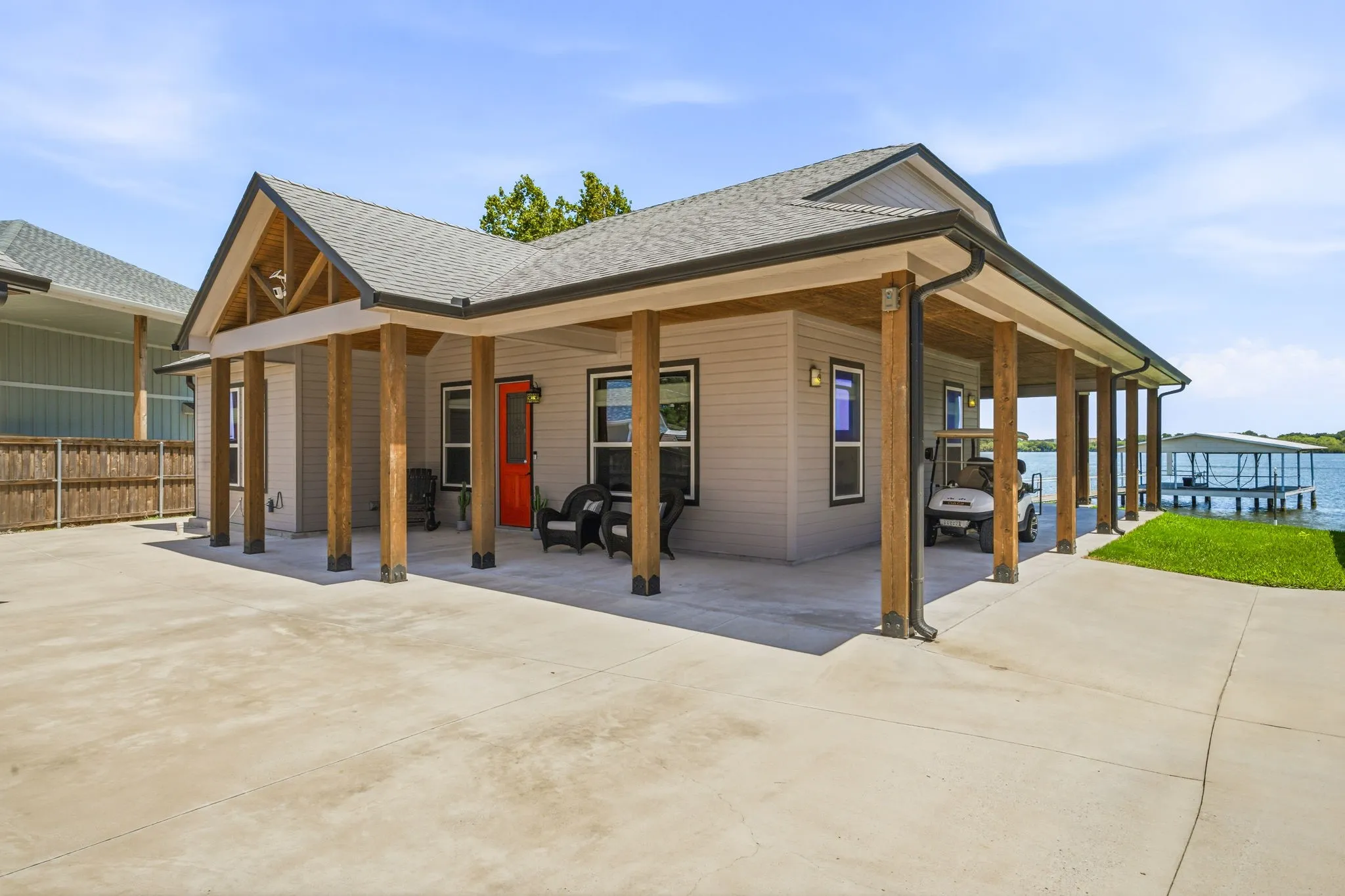 Single Family Residence For Sale in Hood County , 4323 Basswood Court, Granbury, Texas 76049, 2 Bedroom, 4 Bathroom, 2 Garage spaces, 1,500 Sqft, built in 2016, mls#21320423, Real Estate Agent in Granbury, Homes For Sale in Hood county, Homes For Sale in Granbury, Realtor in Granbury Texas, Real Estate Brokerage Independent Realty Texas, Luminita Cordes Realtor