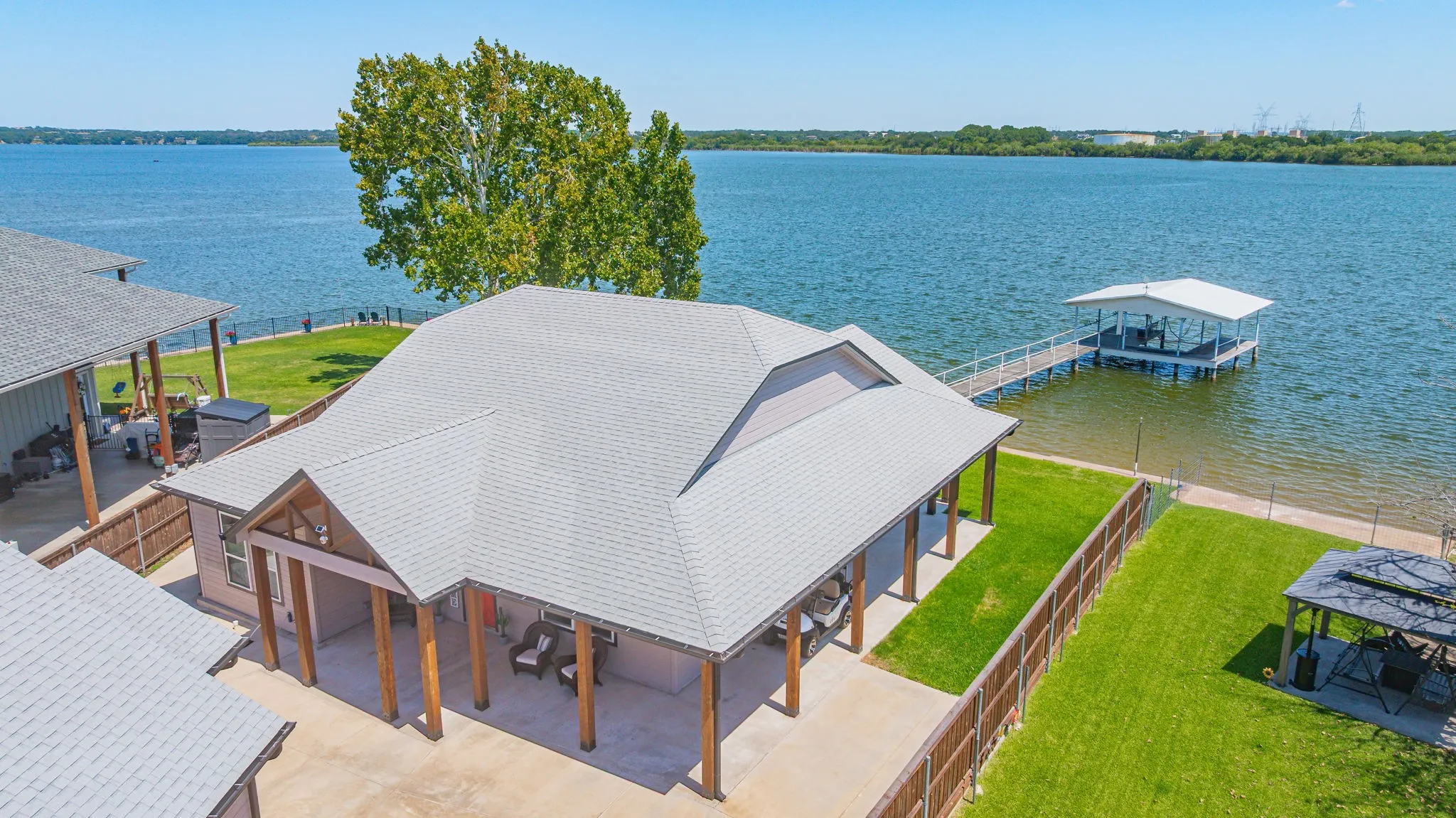 Single Family Residence For Sale in Hood County , 4323 Basswood Court, Granbury, Texas 76049, 2 Bedroom, 4 Bathroom, 2 Garage spaces, 1,500 Sqft, built in 2016, mls#21320423, Real Estate Agent in Granbury, Homes For Sale in Hood county, Homes For Sale in Granbury, Realtor in Granbury Texas, Real Estate Brokerage Independent Realty Texas, Luminita Cordes Realtor