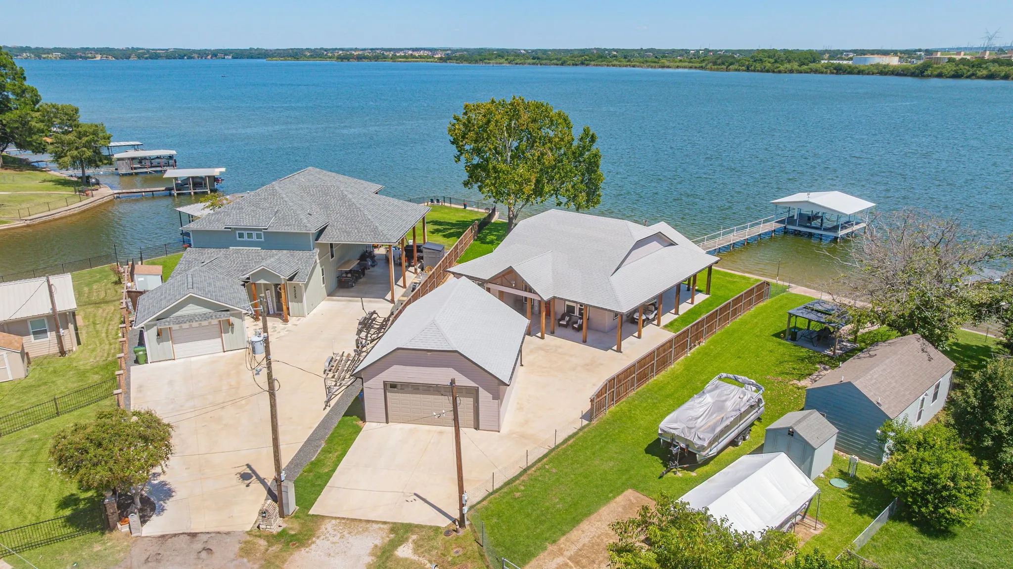 Single Family Residence For Sale in Hood County , 4323 Basswood Court, Granbury, Texas 76049, 2 Bedroom, 4 Bathroom, 2 Garage spaces, 1,500 Sqft, built in 2016, mls#21320423, Real Estate Agent in Granbury, Homes For Sale in Hood county, Homes For Sale in Granbury, Realtor in Granbury Texas, Real Estate Brokerage Independent Realty Texas, Luminita Cordes Realtor