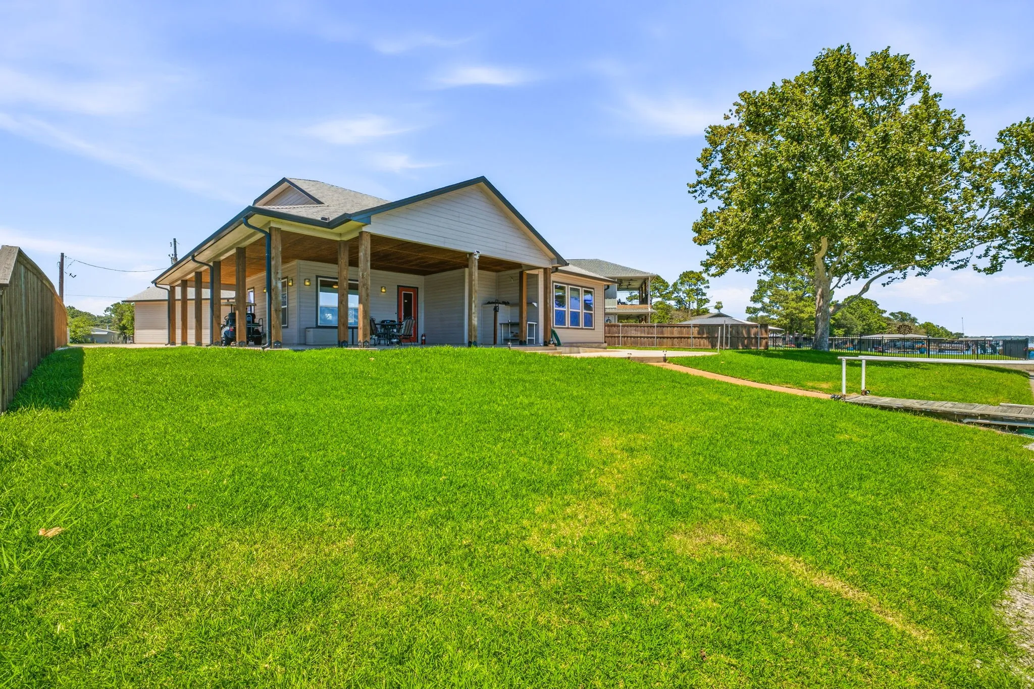 Single Family Residence For Sale in Hood County , 4323 Basswood Court, Granbury, Texas 76049, 2 Bedroom, 4 Bathroom, 2 Garage spaces, 1,500 Sqft, built in 2016, mls#21320423, Real Estate Agent in Granbury, Homes For Sale in Hood county, Homes For Sale in Granbury, Realtor in Granbury Texas, Real Estate Brokerage Independent Realty Texas, Luminita Cordes Realtor