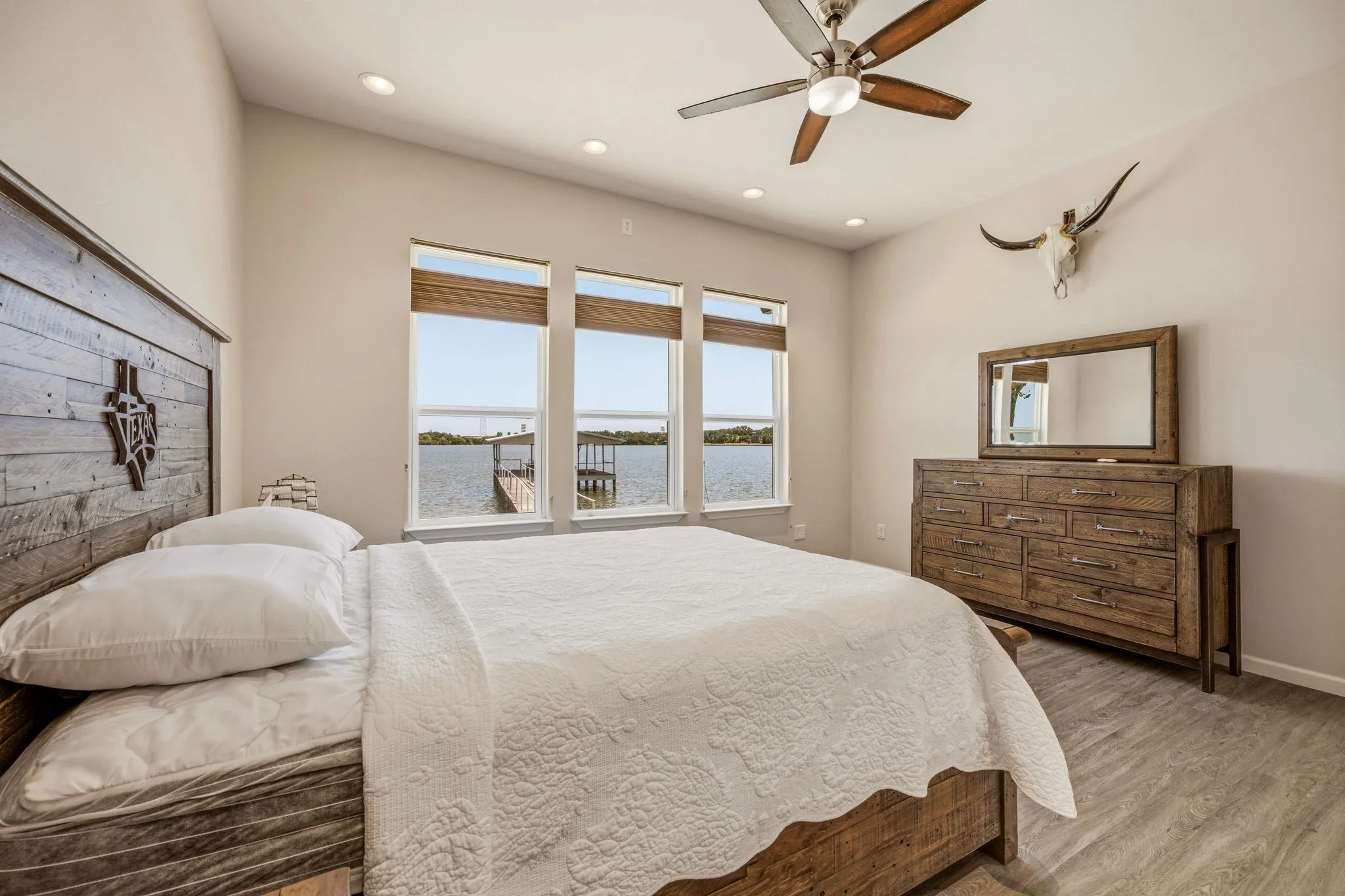 Single Family Residence For Sale in Hood County , 4323 Basswood Court, Granbury, Texas 76049, 2 Bedroom, 4 Bathroom, 2 Garage spaces, 1,500 Sqft, built in 2016, mls#21320423, Real Estate Agent in Granbury, Homes For Sale in Hood county, Homes For Sale in Granbury, Realtor in Granbury Texas, Real Estate Brokerage Independent Realty Texas, Luminita Cordes Realtor