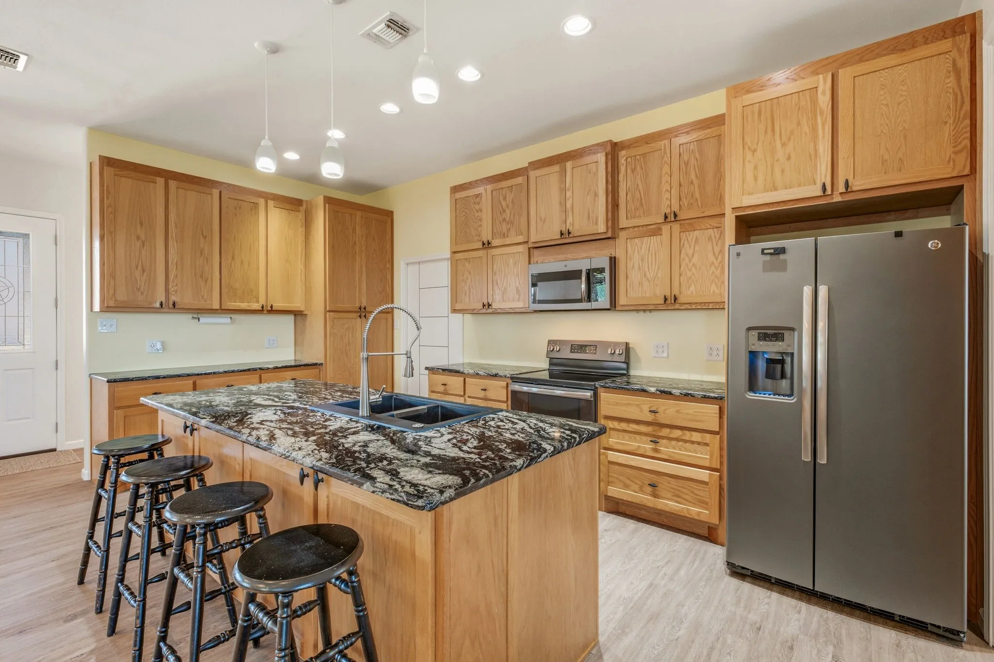 Single Family Residence For Sale in Hood County , 4323 Basswood Court, Granbury, Texas 76049, 2 Bedroom, 4 Bathroom, 2 Garage spaces, 1,500 Sqft, built in 2016, mls#21320423, Real Estate Agent in Granbury, Homes For Sale in Hood county, Homes For Sale in Granbury, Realtor in Granbury Texas, Real Estate Brokerage Independent Realty Texas, Luminita Cordes Realtor