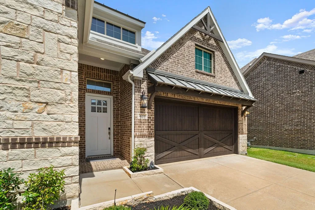 Single Family Residence For Sale in Denton County , 4705 Brockwell Drive, Carrollton, Texas 75010, 3 Bedroom, 3 Bathroom, 2 Garage spaces, 2,198 Sqft, built in 2022, mls#21317203, Real Estate Agent in Carrollton, Homes For Sale in Denton county, Homes For Sale in Carrollton, Realtor in Carrollton Texas, Real Estate Brokerage Independent Realty Texas, Luminita Cordes Realtor