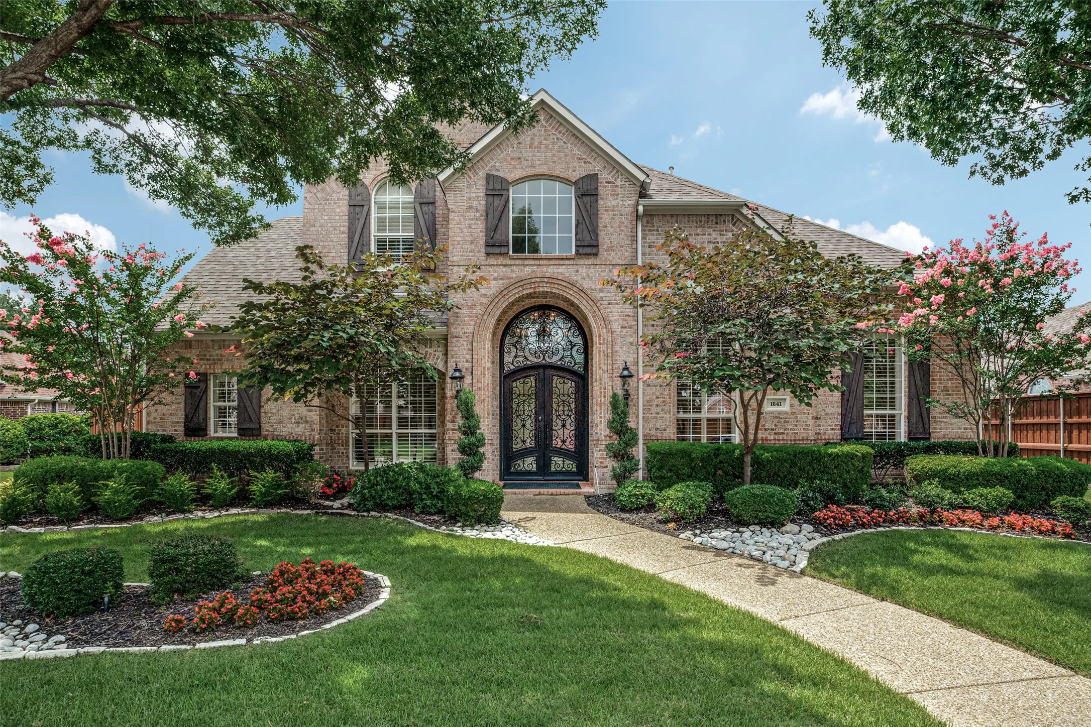 Single Family Residence For Sale in Denton County , 1641 Crockett Drive, Frisco, Texas 75033, 4 Bedroom, 4 Bathroom, 2 Garage spaces, 4,057 Sqft, built in 2001, mls#21300287, Real Estate Agent in Frisco, Homes For Sale in Denton county, Homes For Sale in Frisco, Realtor in Frisco Texas, Real Estate Brokerage Independent Realty Texas, Luminita Cordes Realtor