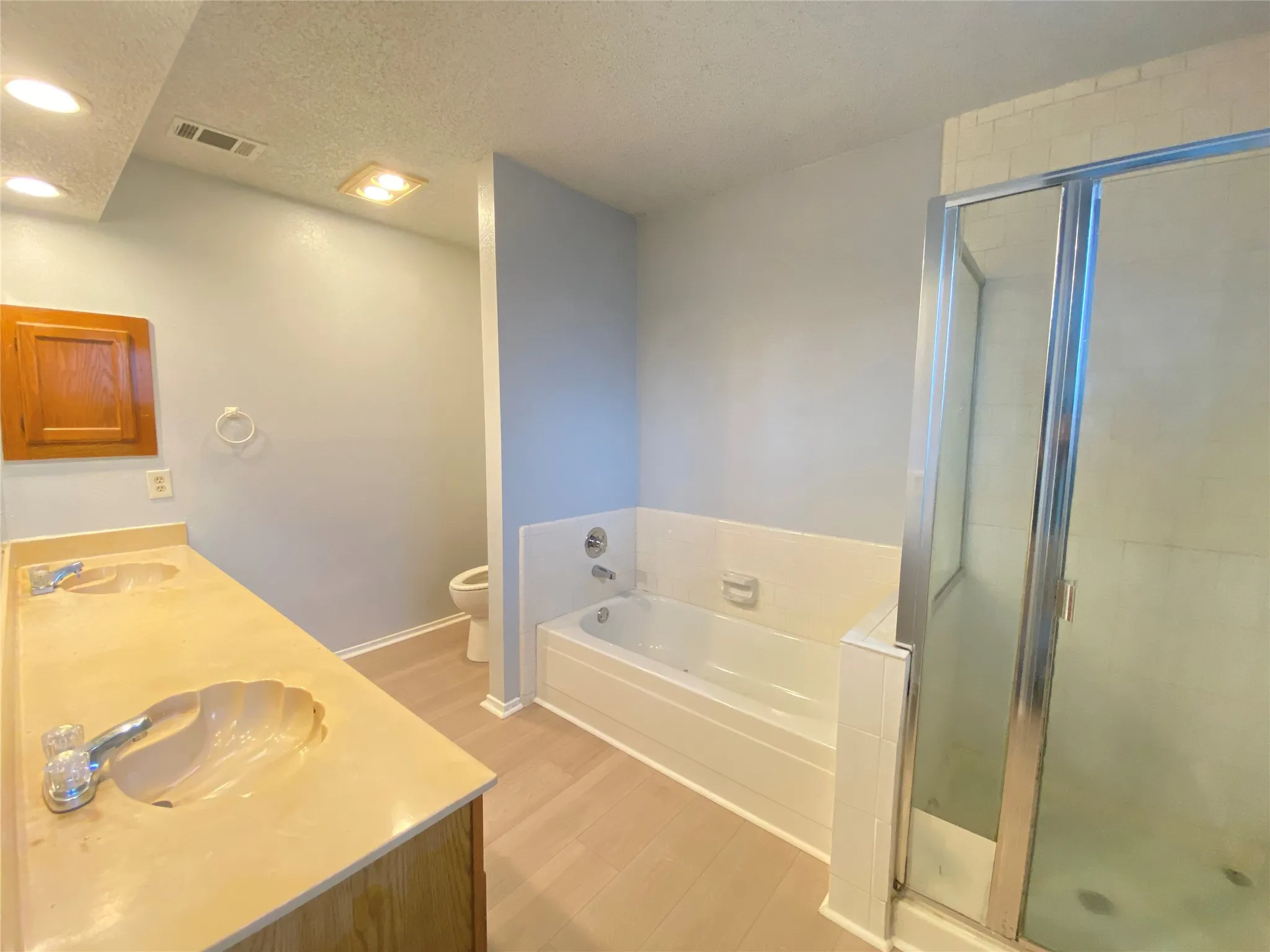 Single Family Residence For Rent in Tarrant County , 6101 Meadowside Trail, Arlington, Texas 76017, 3 Bedroom, 2 Bathroom, 2 Garage spaces, 1,522 Sqft, built in 1985, mls#21318497, Real Estate Agent in Arlington, Homes For Rent in Tarrant county, Homes For Rent in Arlington, Realtor in Arlington Texas, Real Estate Brokerage Independent Realty Texas, Luminita Cordes Realtor