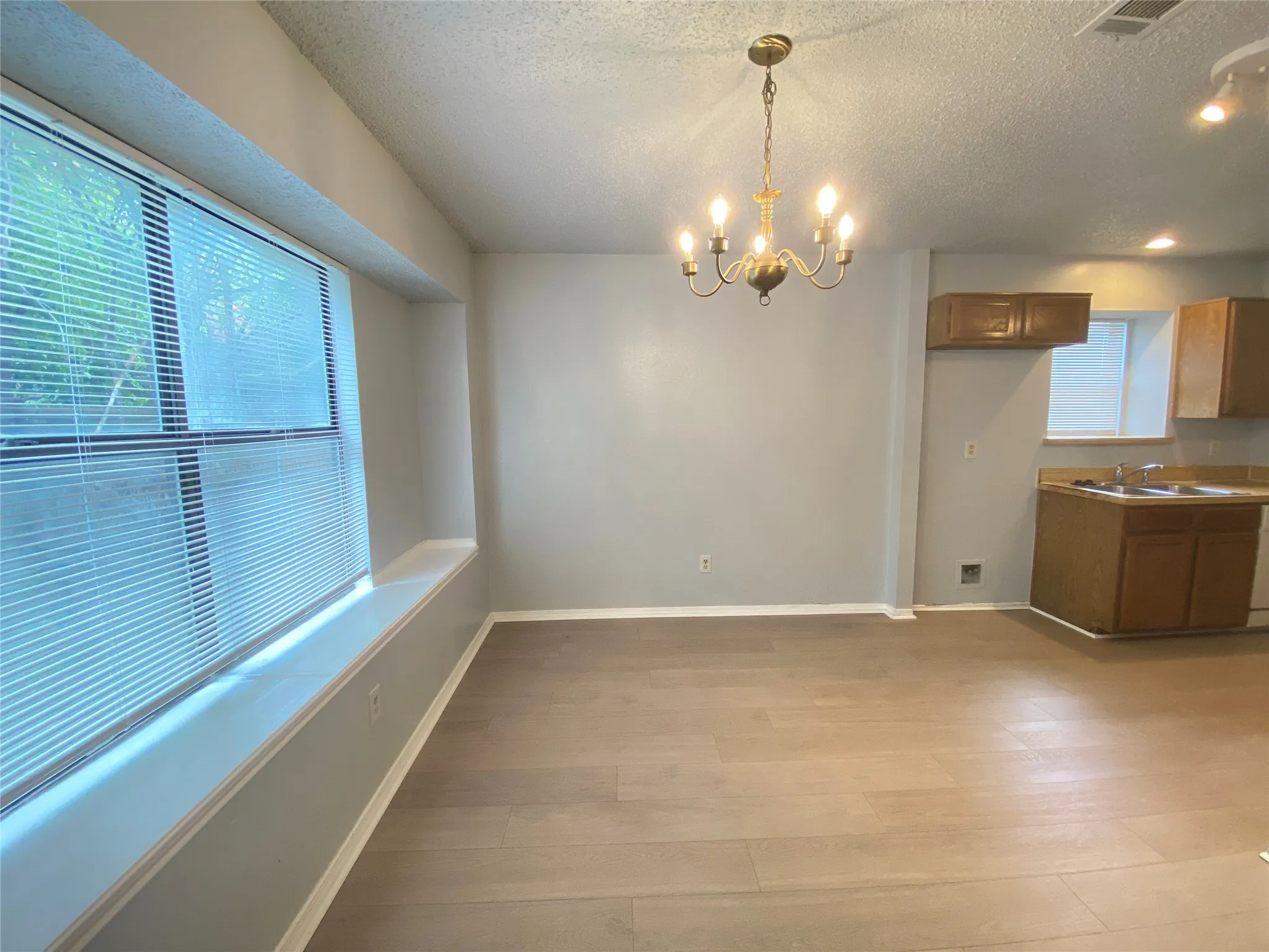 Single Family Residence For Rent in Tarrant County , 6101 Meadowside Trail, Arlington, Texas 76017, 3 Bedroom, 2 Bathroom, 2 Garage spaces, 1,522 Sqft, built in 1985, mls#21318497, Real Estate Agent in Arlington, Homes For Rent in Tarrant county, Homes For Rent in Arlington, Realtor in Arlington Texas, Real Estate Brokerage Independent Realty Texas, Luminita Cordes Realtor