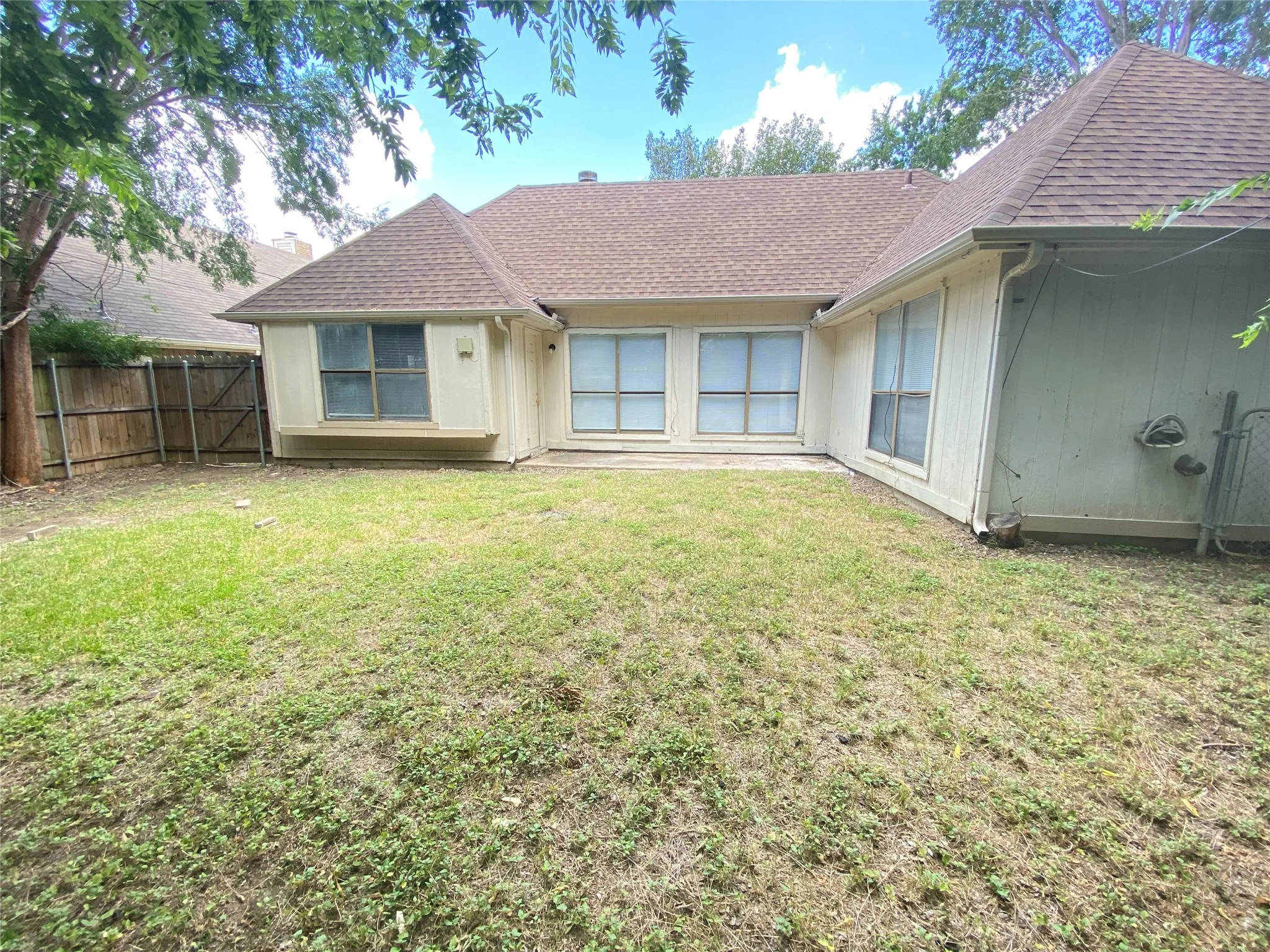 Single Family Residence For Rent in Tarrant County , 6101 Meadowside Trail, Arlington, Texas 76017, 3 Bedroom, 2 Bathroom, 2 Garage spaces, 1,522 Sqft, built in 1985, mls#21318497, Real Estate Agent in Arlington, Homes For Rent in Tarrant county, Homes For Rent in Arlington, Realtor in Arlington Texas, Real Estate Brokerage Independent Realty Texas, Luminita Cordes Realtor