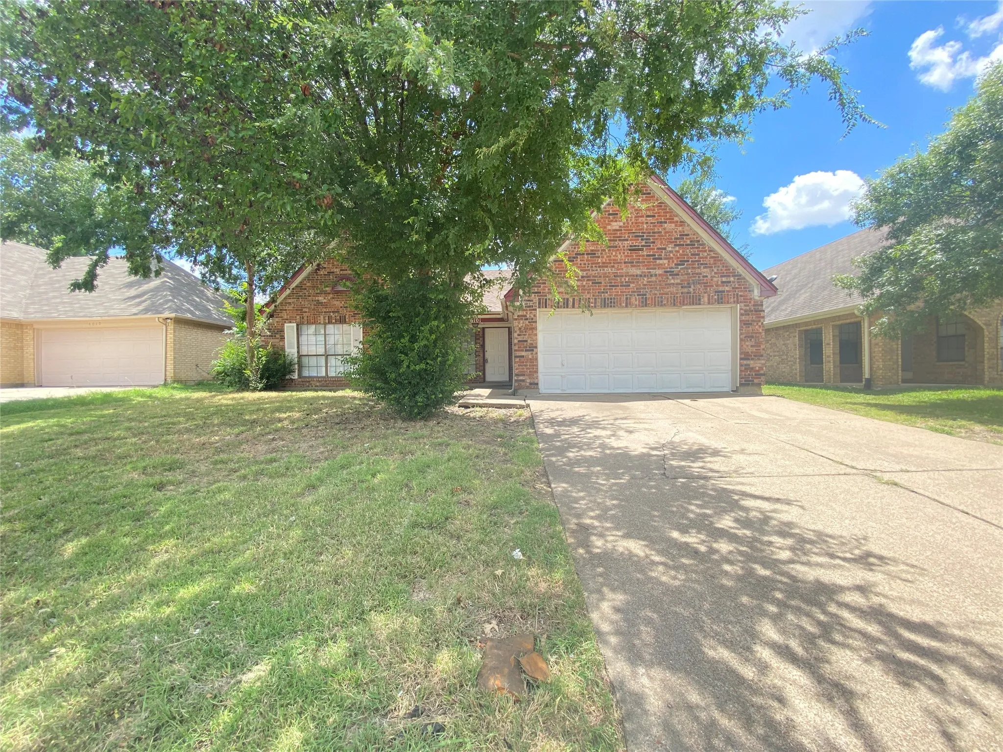 Single Family Residence For Rent in Tarrant County , 6101 Meadowside Trail, Arlington, Texas 76017, 3 Bedroom, 2 Bathroom, 2 Garage spaces, 1,522 Sqft, built in 1985, mls#21318497, Real Estate Agent in Arlington, Homes For Rent in Tarrant county, Homes For Rent in Arlington, Realtor in Arlington Texas, Real Estate Brokerage Independent Realty Texas, Luminita Cordes Realtor