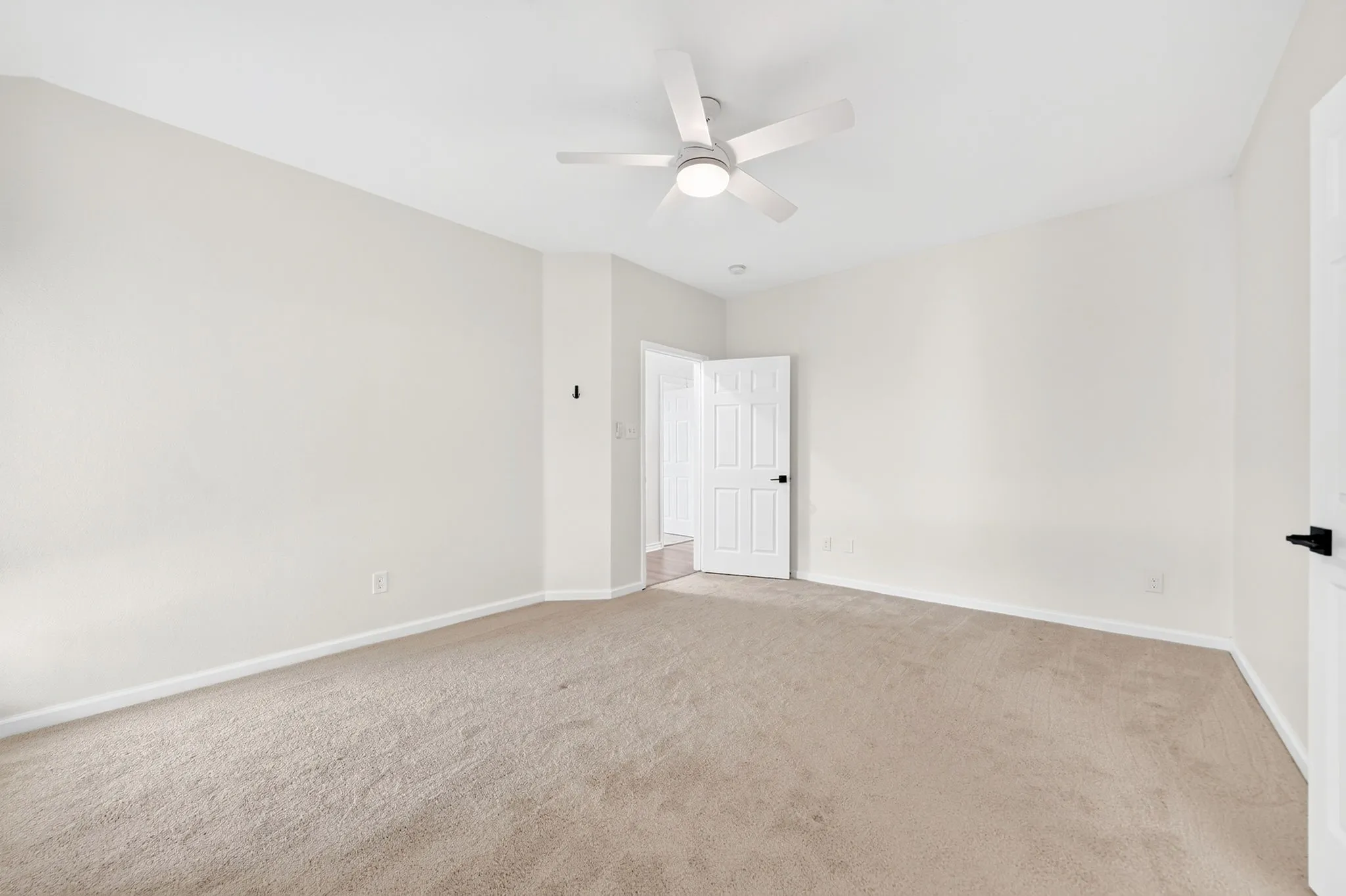 Single Family Residence For Sale in Dallas County , 7606 Harbor Drive, Rowlett, Texas 75088, 3 Bedroom, 2 Bathroom, 2 Garage spaces, 1,964 Sqft, built in 1995, mls#21320422, Real Estate Agent in Rowlett, Homes For Sale in Dallas county, Homes For Sale in Rowlett, Realtor in Rowlett Texas, Real Estate Brokerage Independent Realty Texas, Luminita Cordes Realtor