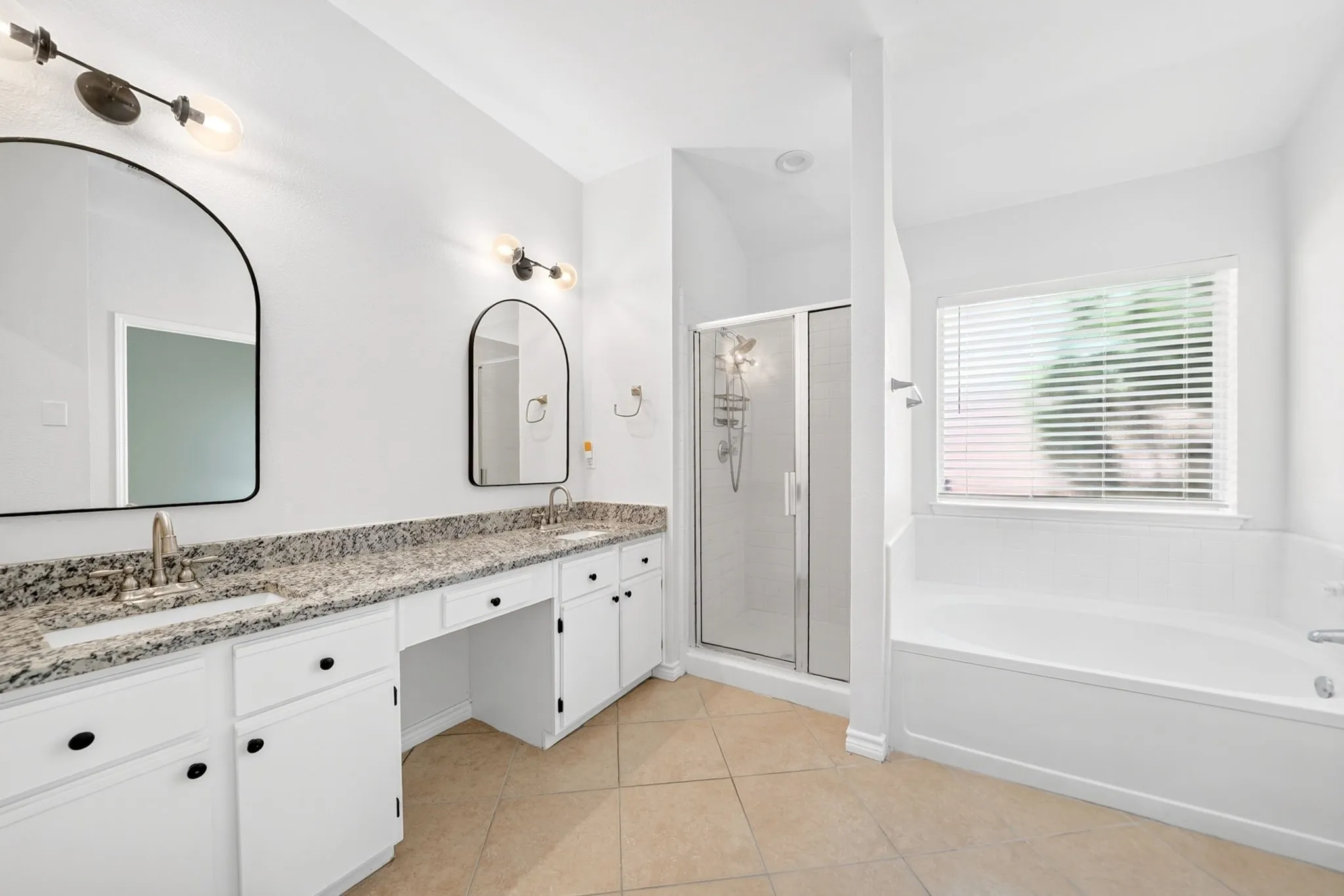 Single Family Residence For Sale in Dallas County , 7606 Harbor Drive, Rowlett, Texas 75088, 3 Bedroom, 2 Bathroom, 2 Garage spaces, 1,964 Sqft, built in 1995, mls#21320422, Real Estate Agent in Rowlett, Homes For Sale in Dallas county, Homes For Sale in Rowlett, Realtor in Rowlett Texas, Real Estate Brokerage Independent Realty Texas, Luminita Cordes Realtor