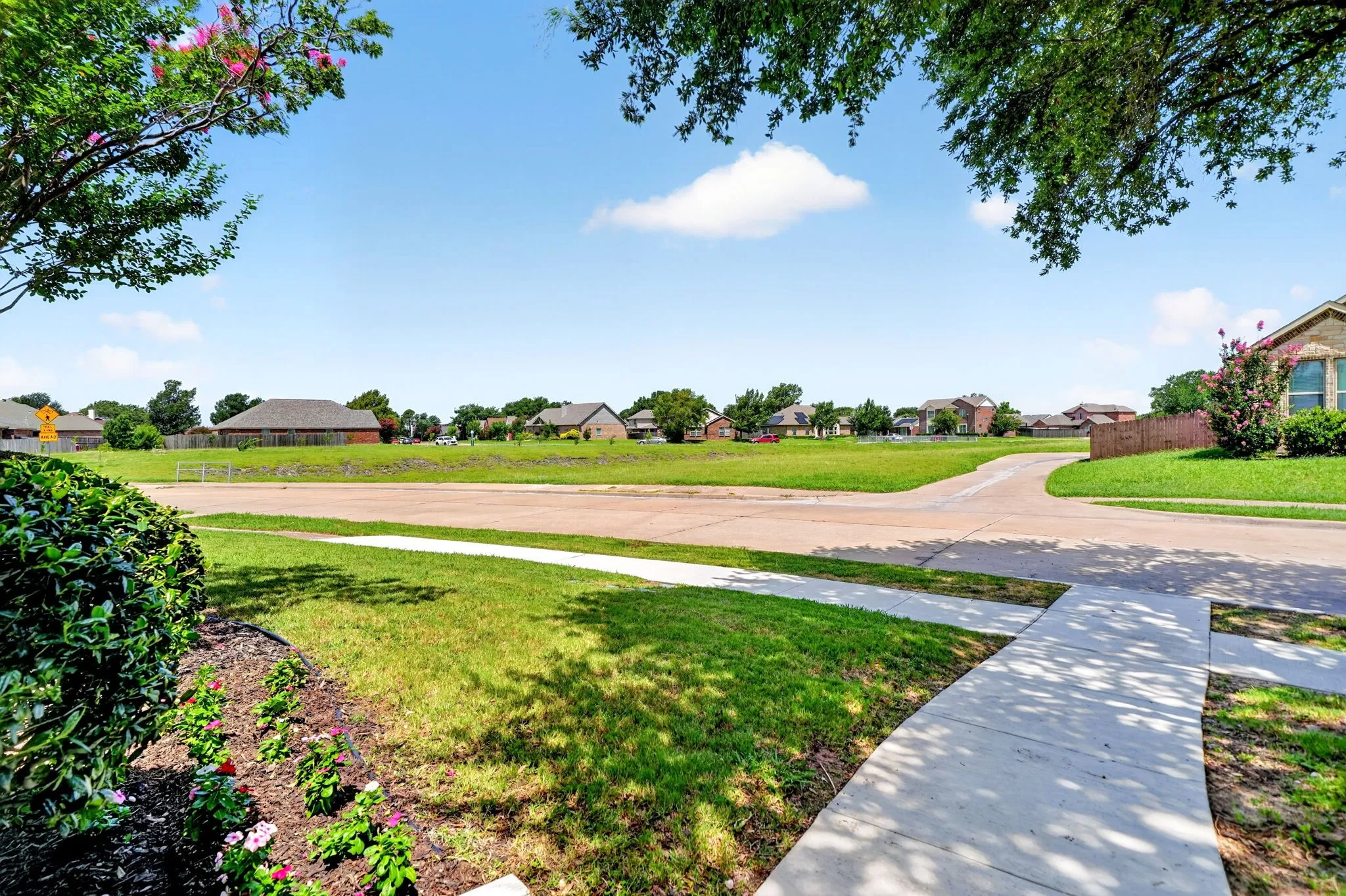 Single Family Residence For Sale in Dallas County , 7606 Harbor Drive, Rowlett, Texas 75088, 3 Bedroom, 2 Bathroom, 2 Garage spaces, 1,964 Sqft, built in 1995, mls#21320422, Real Estate Agent in Rowlett, Homes For Sale in Dallas county, Homes For Sale in Rowlett, Realtor in Rowlett Texas, Real Estate Brokerage Independent Realty Texas, Luminita Cordes Realtor