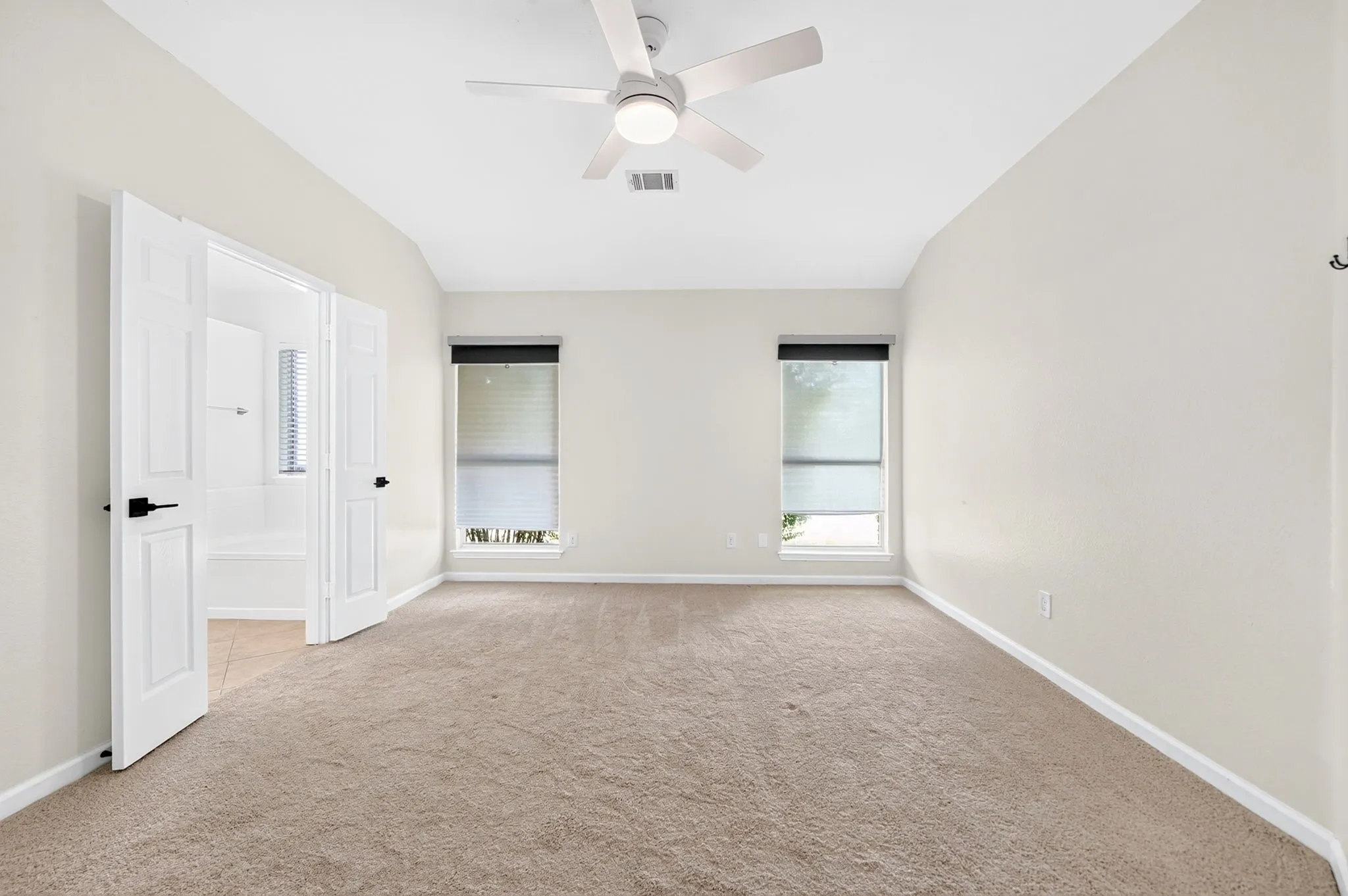 Single Family Residence For Sale in Dallas County , 7606 Harbor Drive, Rowlett, Texas 75088, 3 Bedroom, 2 Bathroom, 2 Garage spaces, 1,964 Sqft, built in 1995, mls#21320422, Real Estate Agent in Rowlett, Homes For Sale in Dallas county, Homes For Sale in Rowlett, Realtor in Rowlett Texas, Real Estate Brokerage Independent Realty Texas, Luminita Cordes Realtor