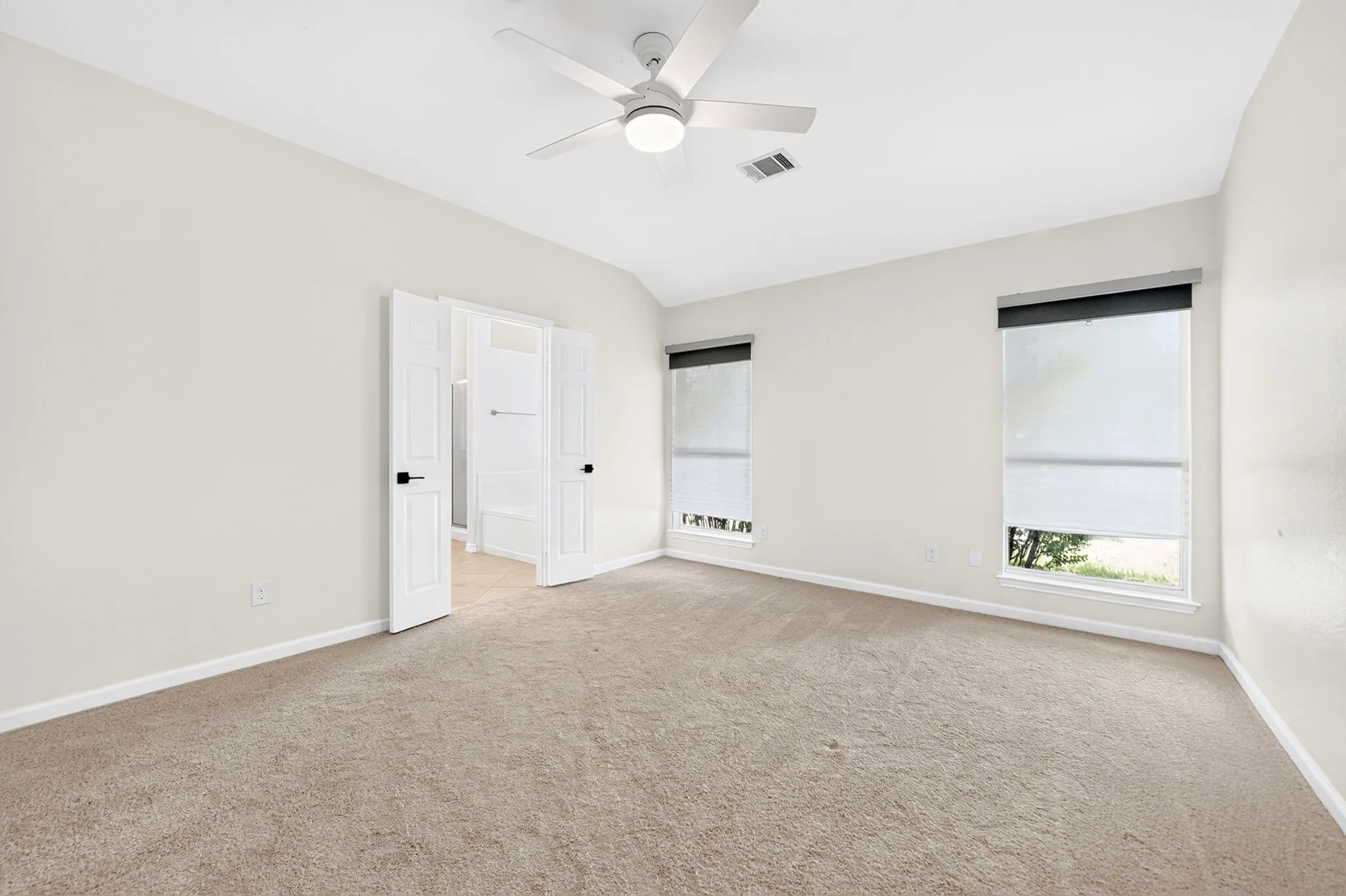 Single Family Residence For Sale in Dallas County , 7606 Harbor Drive, Rowlett, Texas 75088, 3 Bedroom, 2 Bathroom, 2 Garage spaces, 1,964 Sqft, built in 1995, mls#21320422, Real Estate Agent in Rowlett, Homes For Sale in Dallas county, Homes For Sale in Rowlett, Realtor in Rowlett Texas, Real Estate Brokerage Independent Realty Texas, Luminita Cordes Realtor