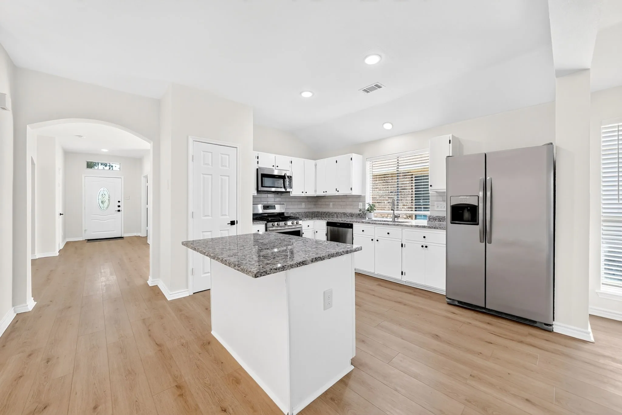 Single Family Residence For Sale in Dallas County , 7606 Harbor Drive, Rowlett, Texas 75088, 3 Bedroom, 2 Bathroom, 2 Garage spaces, 1,964 Sqft, built in 1995, mls#21320422, Real Estate Agent in Rowlett, Homes For Sale in Dallas county, Homes For Sale in Rowlett, Realtor in Rowlett Texas, Real Estate Brokerage Independent Realty Texas, Luminita Cordes Realtor