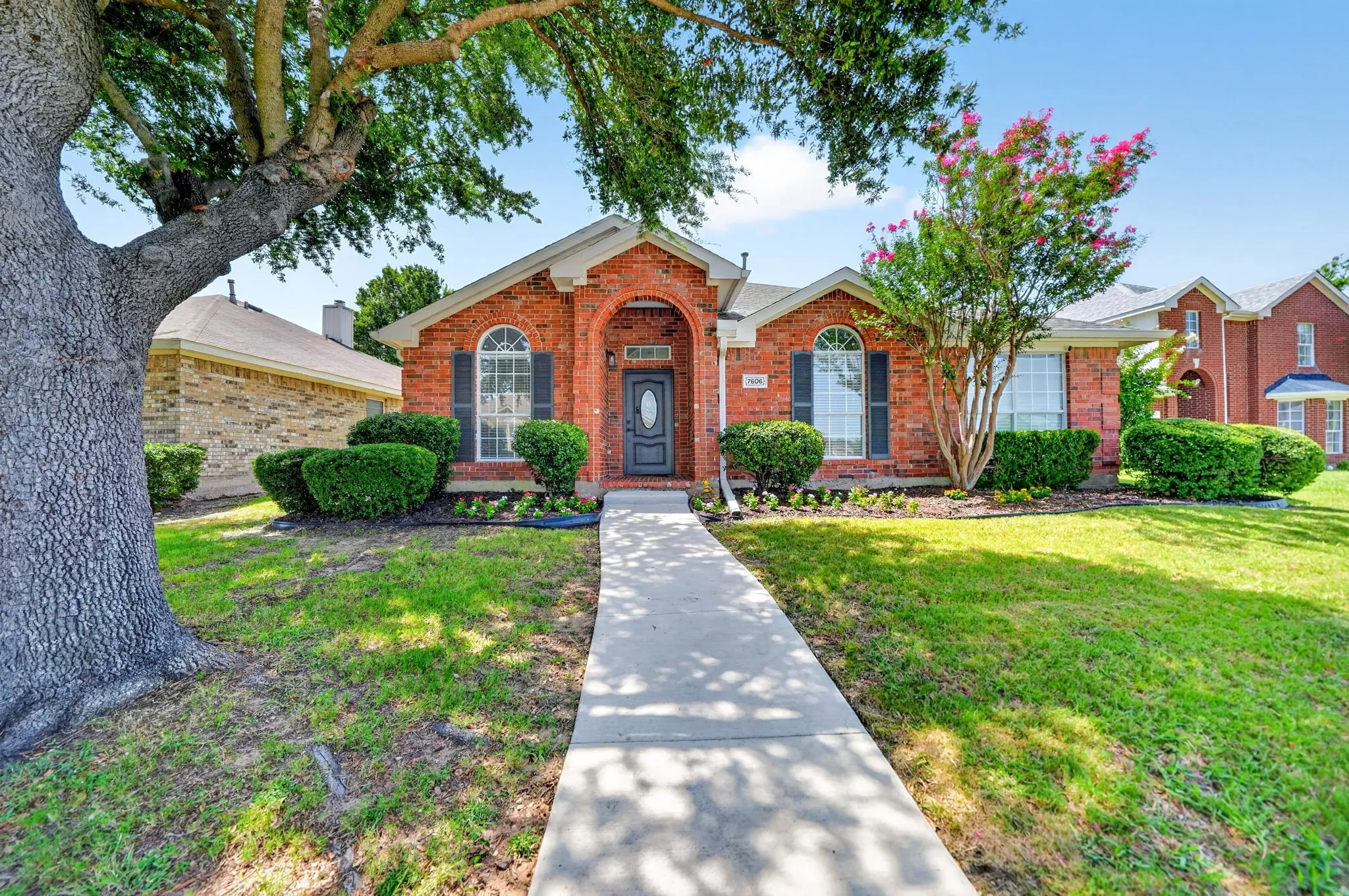 Single Family Residence For Sale in Dallas County , 7606 Harbor Drive, Rowlett, Texas 75088, 3 Bedroom, 2 Bathroom, 2 Garage spaces, 1,964 Sqft, built in 1995, mls#21320422, Real Estate Agent in Rowlett, Homes For Sale in Dallas county, Homes For Sale in Rowlett, Realtor in Rowlett Texas, Real Estate Brokerage Independent Realty Texas, Luminita Cordes Realtor