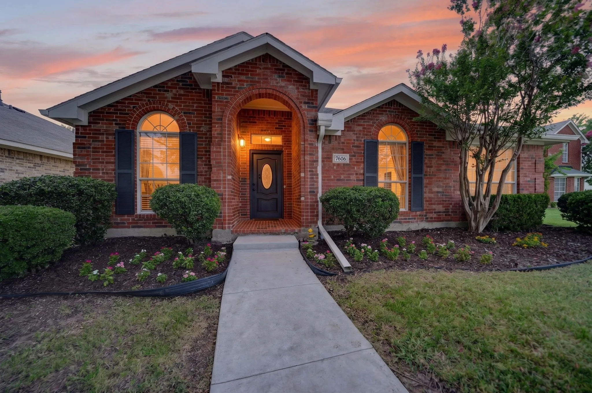 Single Family Residence For Sale in Dallas County , 7606 Harbor Drive, Rowlett, Texas 75088, 3 Bedroom, 2 Bathroom, 2 Garage spaces, 1,964 Sqft, built in 1995, mls#21320422, Real Estate Agent in Rowlett, Homes For Sale in Dallas county, Homes For Sale in Rowlett, Realtor in Rowlett Texas, Real Estate Brokerage Independent Realty Texas, Luminita Cordes Realtor