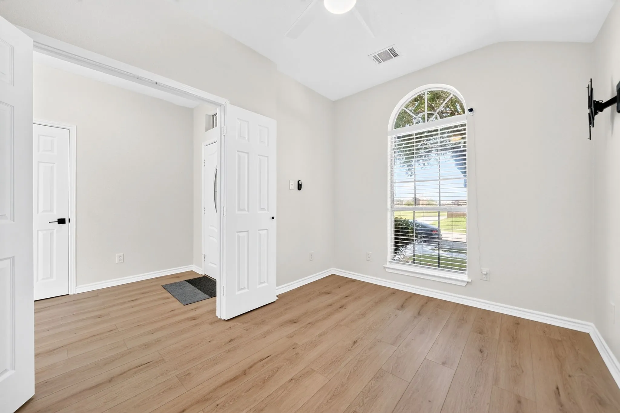 Single Family Residence For Sale in Dallas County , 7606 Harbor Drive, Rowlett, Texas 75088, 3 Bedroom, 2 Bathroom, 2 Garage spaces, 1,964 Sqft, built in 1995, mls#21320422, Real Estate Agent in Rowlett, Homes For Sale in Dallas county, Homes For Sale in Rowlett, Realtor in Rowlett Texas, Real Estate Brokerage Independent Realty Texas, Luminita Cordes Realtor