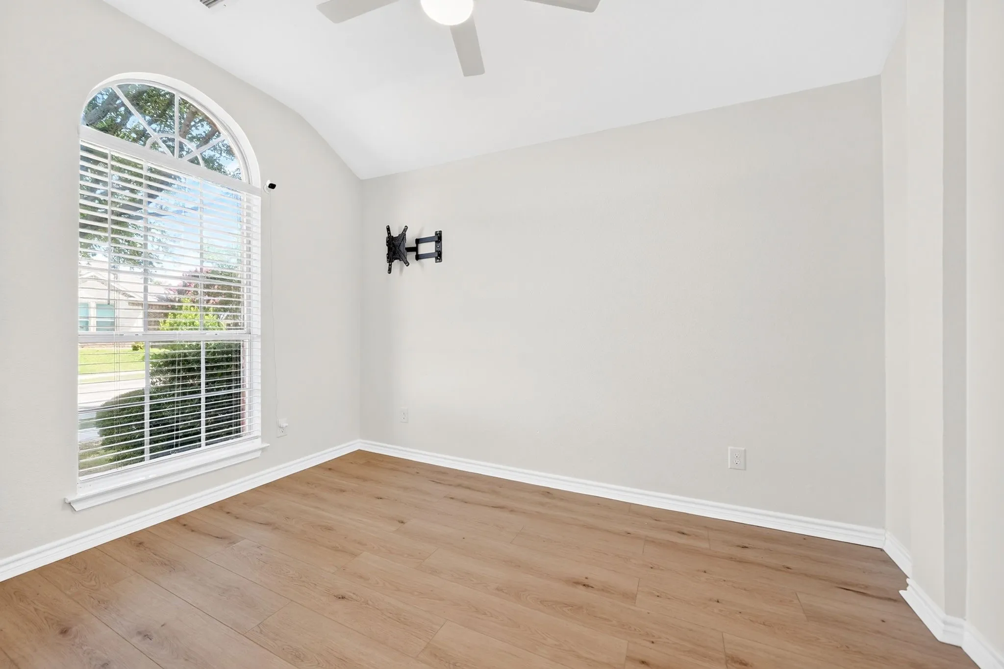 Single Family Residence For Sale in Dallas County , 7606 Harbor Drive, Rowlett, Texas 75088, 3 Bedroom, 2 Bathroom, 2 Garage spaces, 1,964 Sqft, built in 1995, mls#21320422, Real Estate Agent in Rowlett, Homes For Sale in Dallas county, Homes For Sale in Rowlett, Realtor in Rowlett Texas, Real Estate Brokerage Independent Realty Texas, Luminita Cordes Realtor