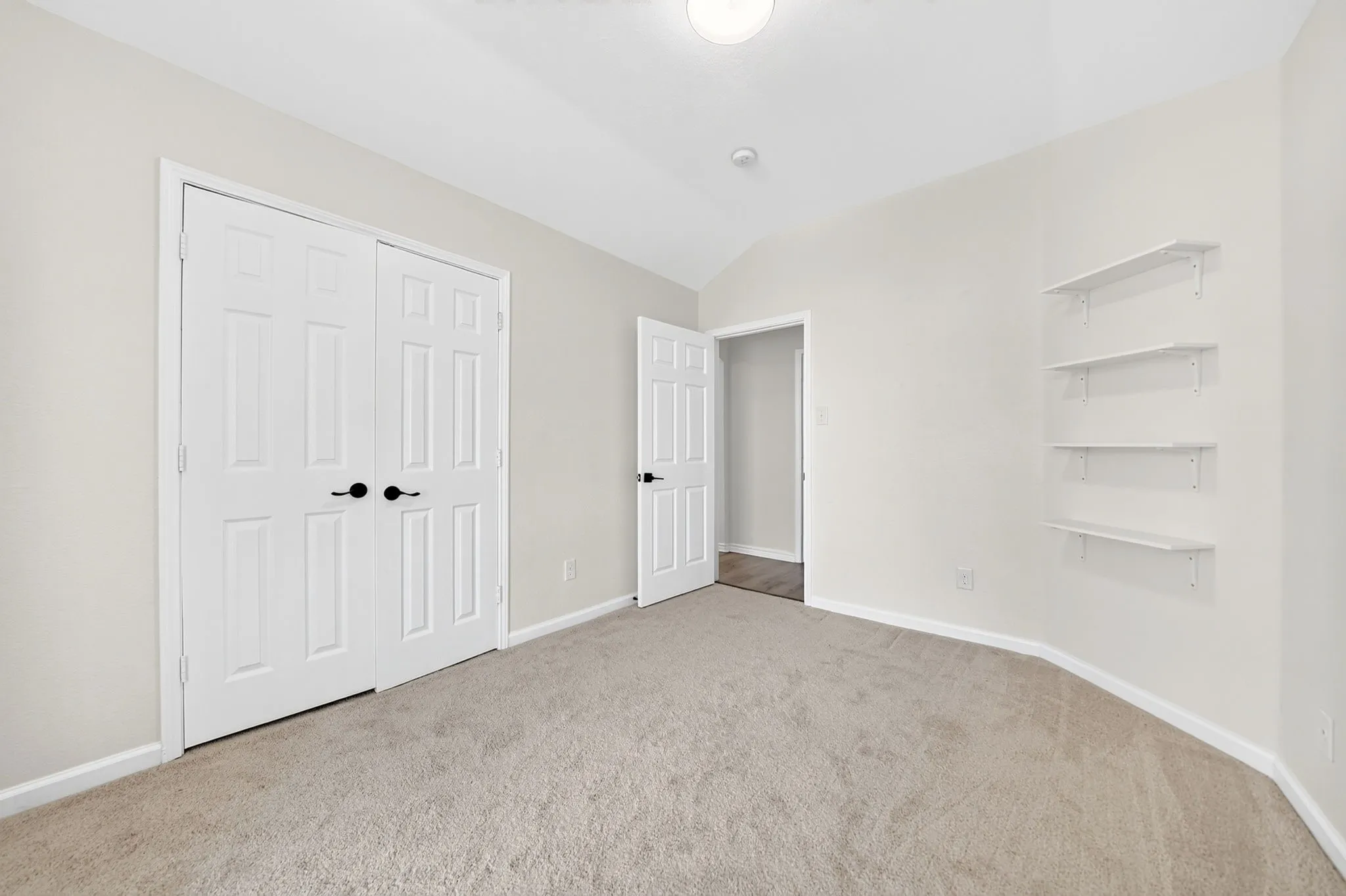Single Family Residence For Sale in Dallas County , 7606 Harbor Drive, Rowlett, Texas 75088, 3 Bedroom, 2 Bathroom, 2 Garage spaces, 1,964 Sqft, built in 1995, mls#21320422, Real Estate Agent in Rowlett, Homes For Sale in Dallas county, Homes For Sale in Rowlett, Realtor in Rowlett Texas, Real Estate Brokerage Independent Realty Texas, Luminita Cordes Realtor