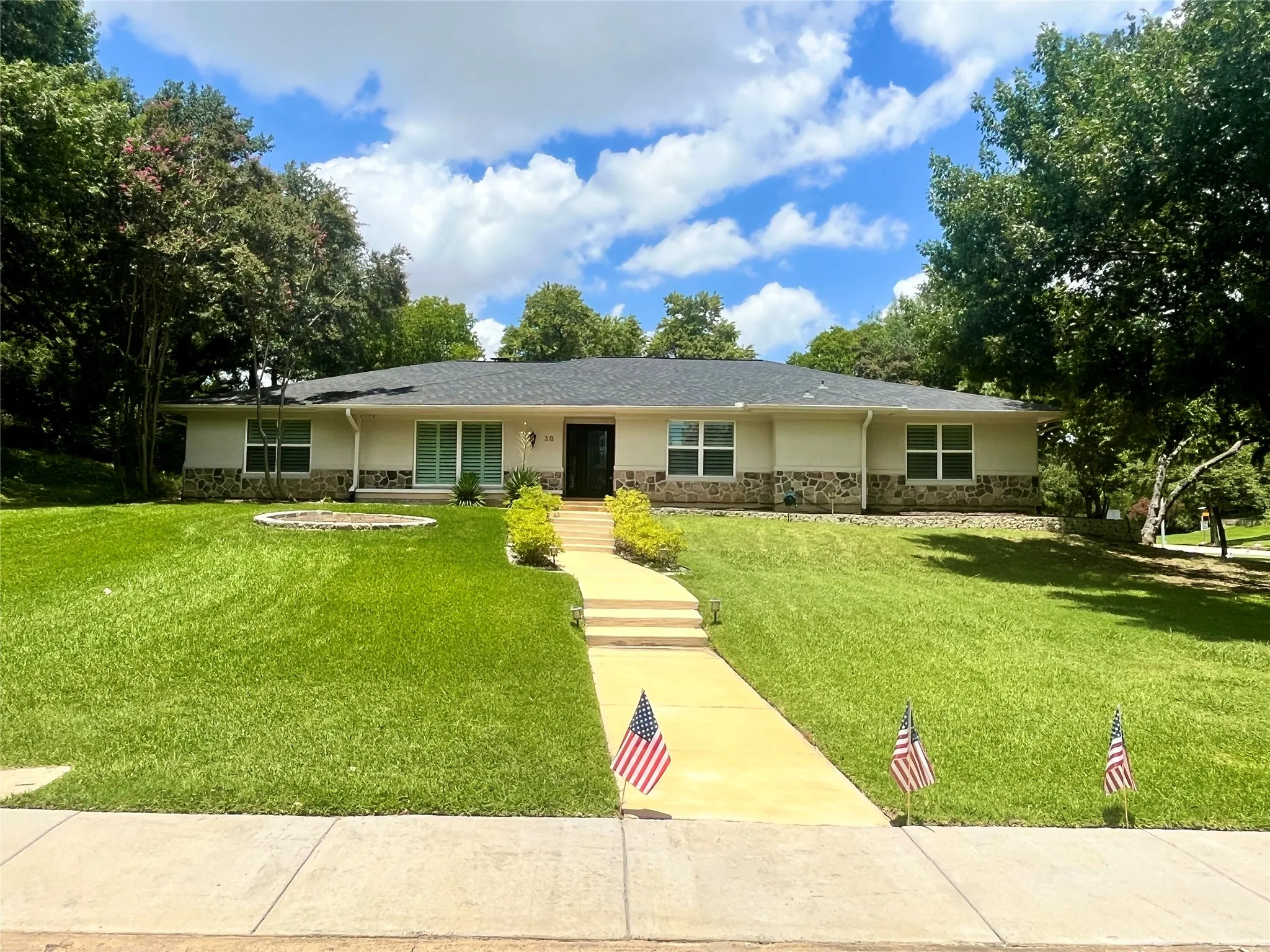 Single Family Residence For Rent in Dallas County , 313 Santa Clara Street, Irving, Texas 75062, 4 Bedroom, 3 Bathroom, 2 Garage spaces, 2,624 Sqft, built in 1967, mls#21320184, Real Estate Agent in Irving, Homes For Rent in Dallas county, Homes For Rent in Irving, Realtor in Irving Texas, Real Estate Brokerage Independent Realty Texas, Luminita Cordes Realtor