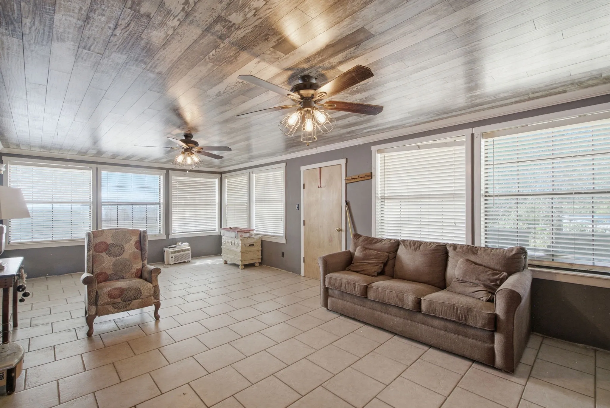 Single Family Residence For Sale in Comanche County , 816 W Ayers Avenue, De Leon, Texas 76444, 3 Bedroom, 2 Bathroom, 2 Garage spaces, 2,118 Sqft, built in 1985, mls#21319760, Real Estate Agent in De Leon, Homes For Sale in Comanche county, Homes For Sale in De Leon, Realtor in De Leon Texas, Real Estate Brokerage Independent Realty Texas, Luminita Cordes Realtor