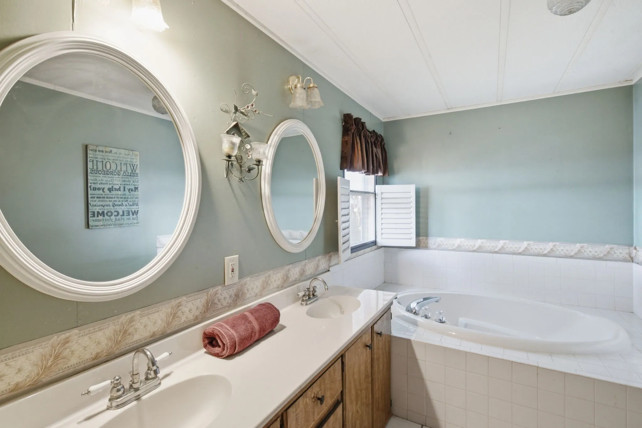 Single Family Residence For Sale in Comanche County , 816 W Ayers Avenue, De Leon, Texas 76444, 3 Bedroom, 2 Bathroom, 2 Garage spaces, 2,118 Sqft, built in 1985, mls#21319760, Real Estate Agent in De Leon, Homes For Sale in Comanche county, Homes For Sale in De Leon, Realtor in De Leon Texas, Real Estate Brokerage Independent Realty Texas, Luminita Cordes Realtor