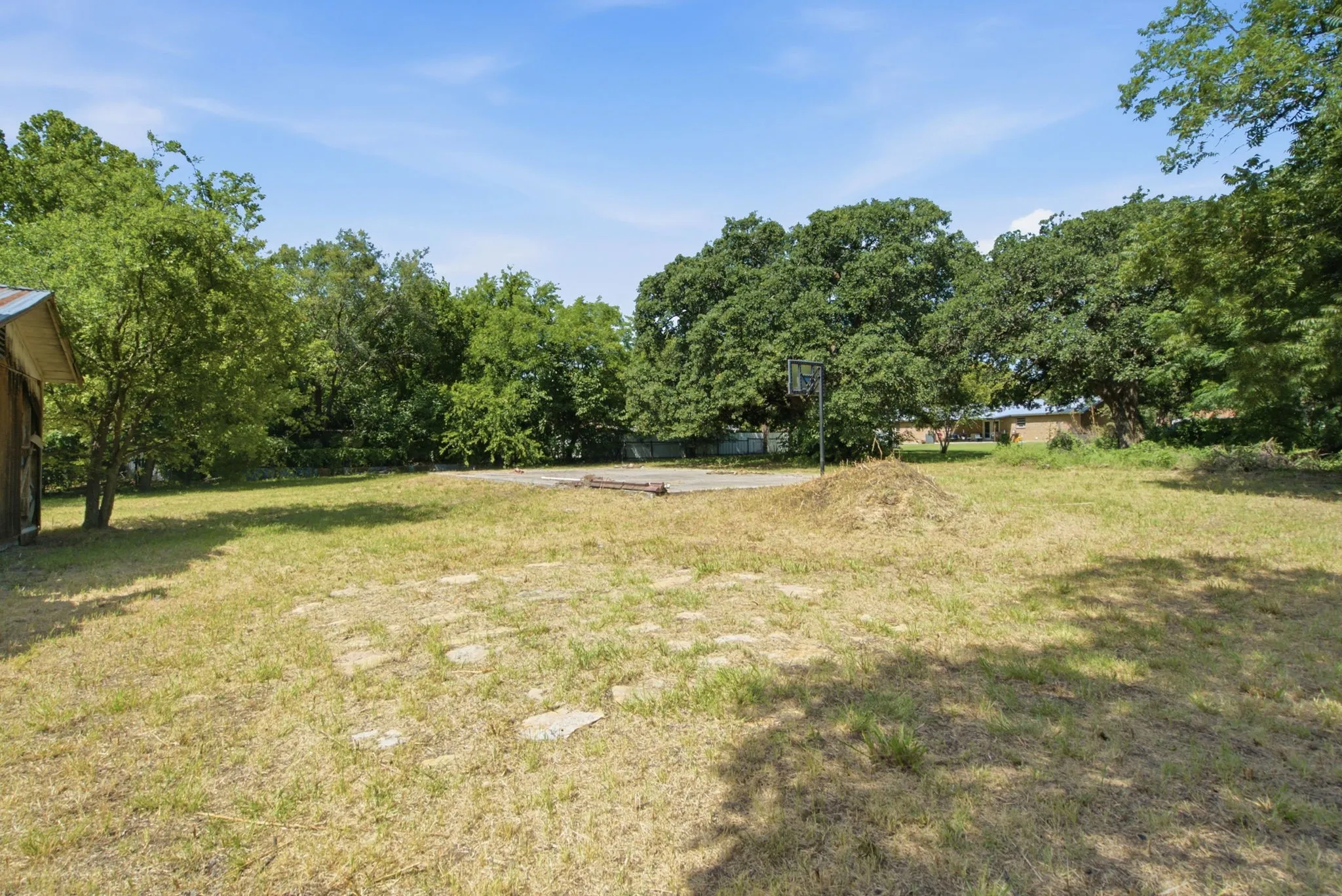 Single Family Residence For Sale in Comanche County , 816 W Ayers Avenue, De Leon, Texas 76444, 3 Bedroom, 2 Bathroom, 2 Garage spaces, 2,118 Sqft, built in 1985, mls#21319760, Real Estate Agent in De Leon, Homes For Sale in Comanche county, Homes For Sale in De Leon, Realtor in De Leon Texas, Real Estate Brokerage Independent Realty Texas, Luminita Cordes Realtor