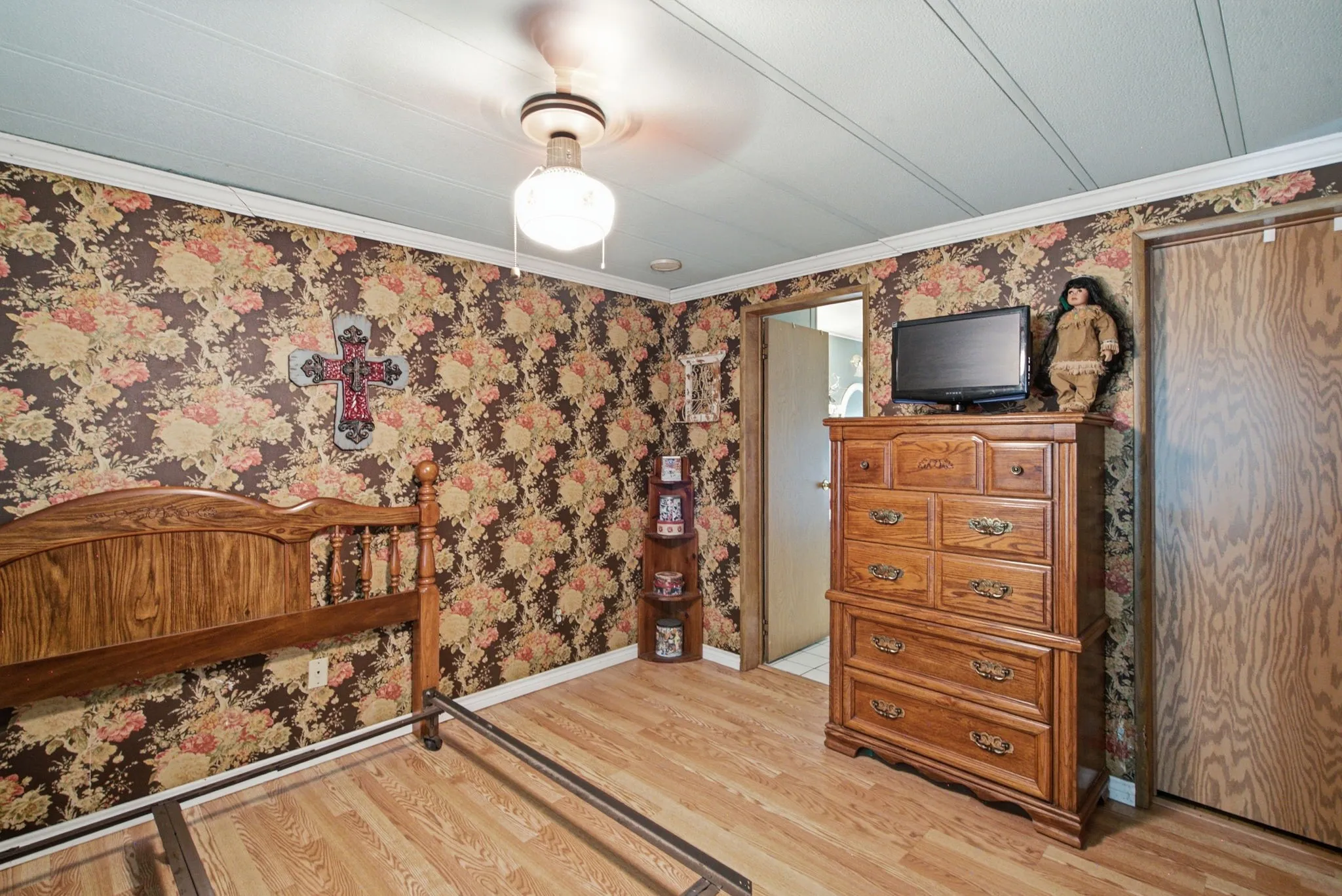 Single Family Residence For Sale in Comanche County , 816 W Ayers Avenue, De Leon, Texas 76444, 3 Bedroom, 2 Bathroom, 2 Garage spaces, 2,118 Sqft, built in 1985, mls#21319760, Real Estate Agent in De Leon, Homes For Sale in Comanche county, Homes For Sale in De Leon, Realtor in De Leon Texas, Real Estate Brokerage Independent Realty Texas, Luminita Cordes Realtor