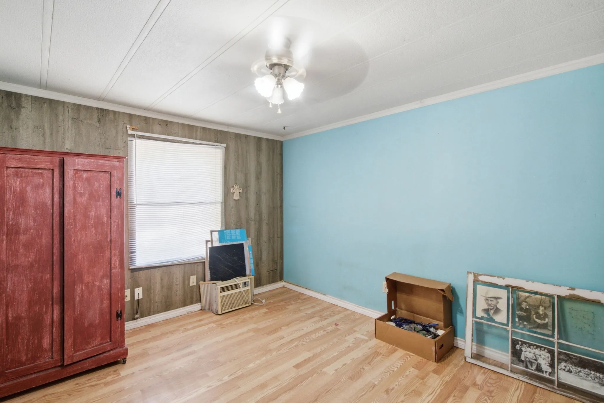 Single Family Residence For Sale in Comanche County , 816 W Ayers Avenue, De Leon, Texas 76444, 3 Bedroom, 2 Bathroom, 2 Garage spaces, 2,118 Sqft, built in 1985, mls#21319760, Real Estate Agent in De Leon, Homes For Sale in Comanche county, Homes For Sale in De Leon, Realtor in De Leon Texas, Real Estate Brokerage Independent Realty Texas, Luminita Cordes Realtor