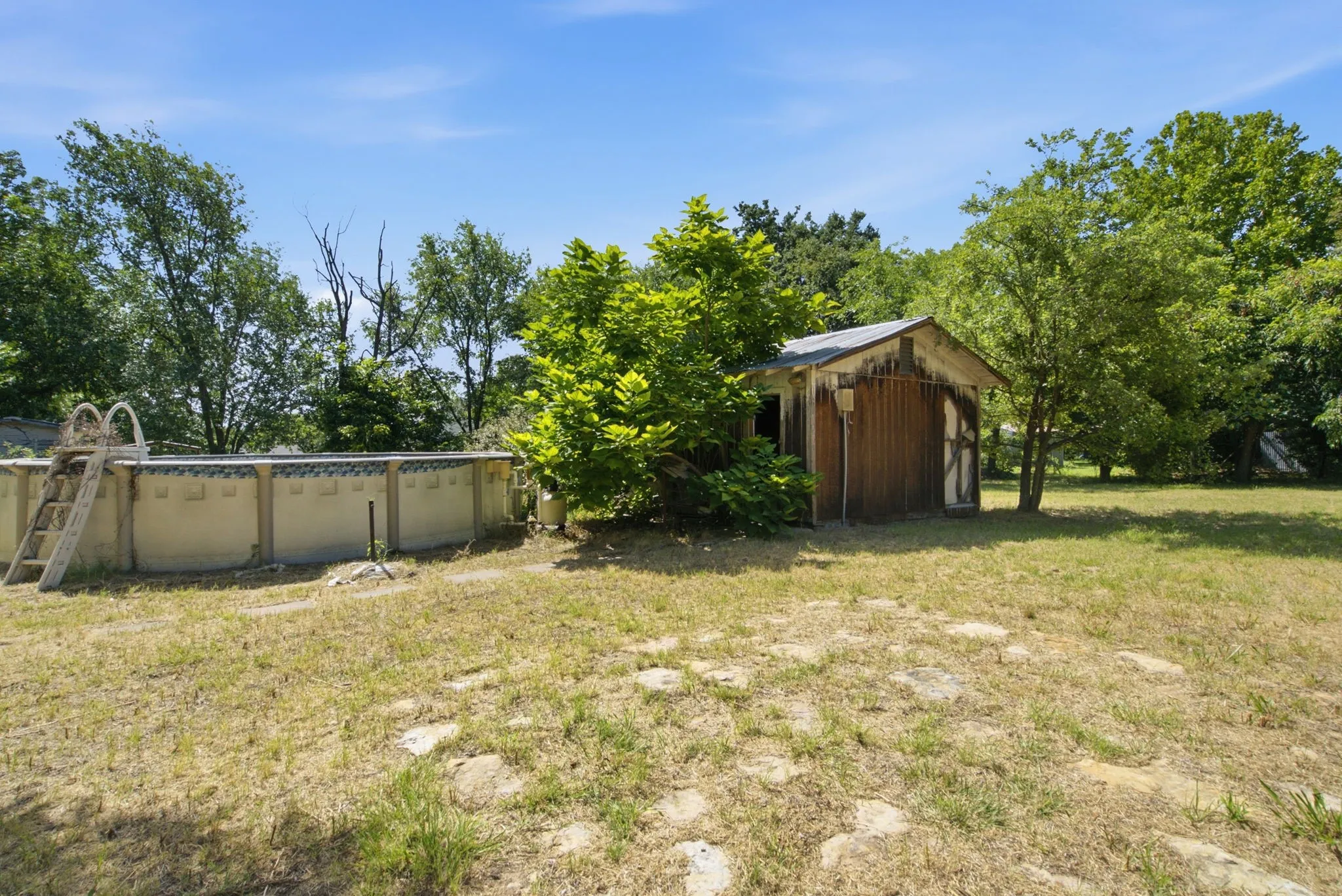 Single Family Residence For Sale in Comanche County , 816 W Ayers Avenue, De Leon, Texas 76444, 3 Bedroom, 2 Bathroom, 2 Garage spaces, 2,118 Sqft, built in 1985, mls#21319760, Real Estate Agent in De Leon, Homes For Sale in Comanche county, Homes For Sale in De Leon, Realtor in De Leon Texas, Real Estate Brokerage Independent Realty Texas, Luminita Cordes Realtor