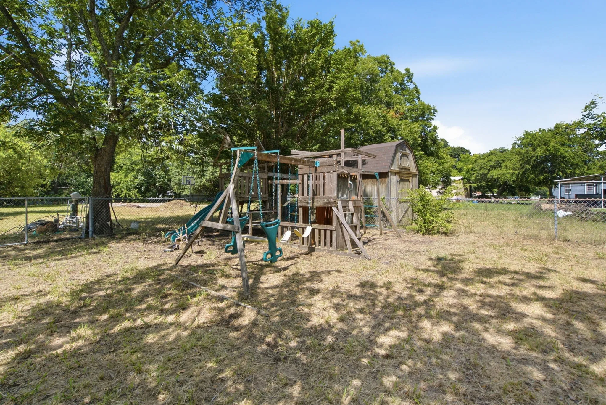 Single Family Residence For Sale in Comanche County , 816 W Ayers Avenue, De Leon, Texas 76444, 3 Bedroom, 2 Bathroom, 2 Garage spaces, 2,118 Sqft, built in 1985, mls#21319760, Real Estate Agent in De Leon, Homes For Sale in Comanche county, Homes For Sale in De Leon, Realtor in De Leon Texas, Real Estate Brokerage Independent Realty Texas, Luminita Cordes Realtor