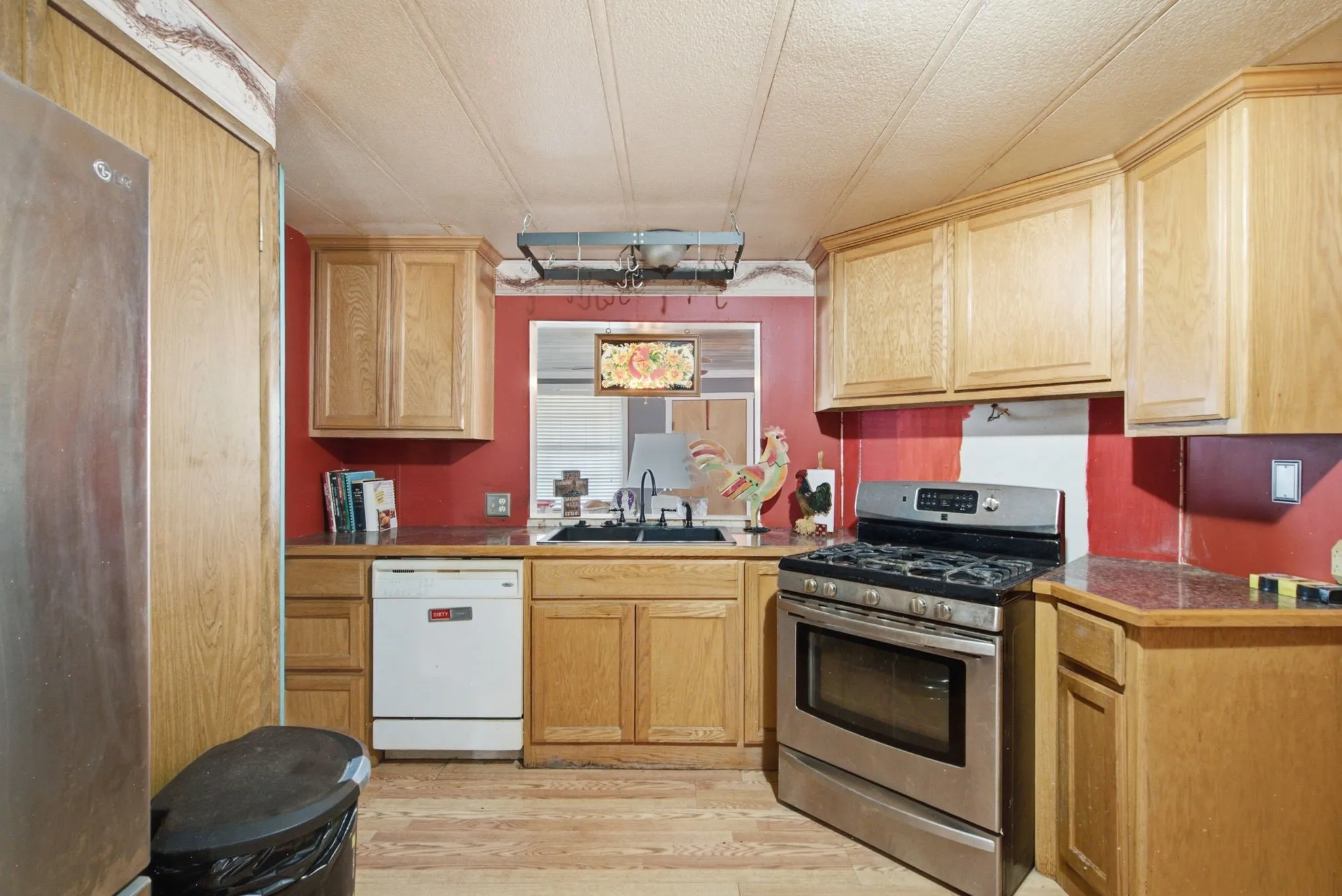 Single Family Residence For Sale in Comanche County , 816 W Ayers Avenue, De Leon, Texas 76444, 3 Bedroom, 2 Bathroom, 2 Garage spaces, 2,118 Sqft, built in 1985, mls#21319760, Real Estate Agent in De Leon, Homes For Sale in Comanche county, Homes For Sale in De Leon, Realtor in De Leon Texas, Real Estate Brokerage Independent Realty Texas, Luminita Cordes Realtor