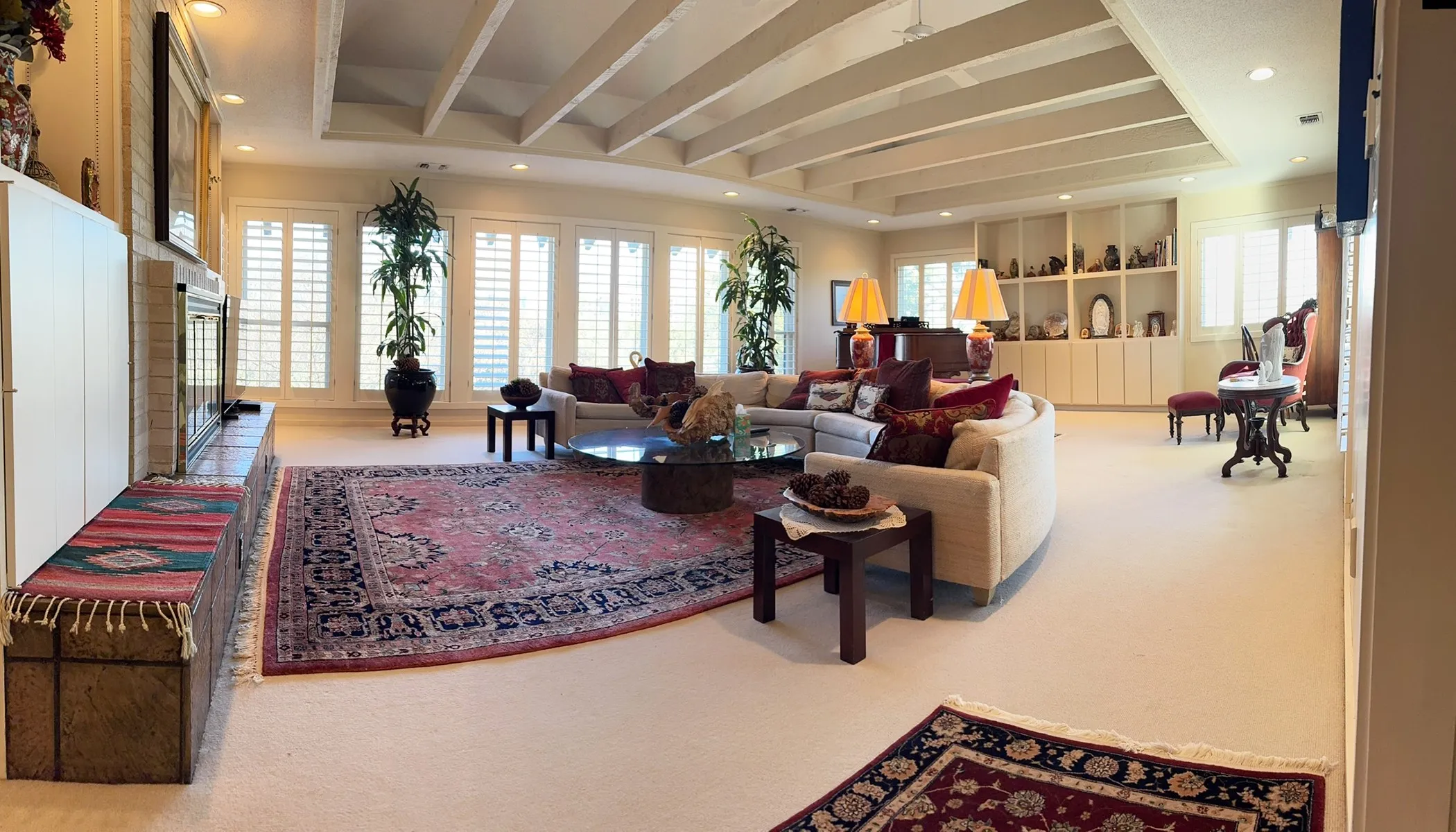 Living Room with views of 10th green