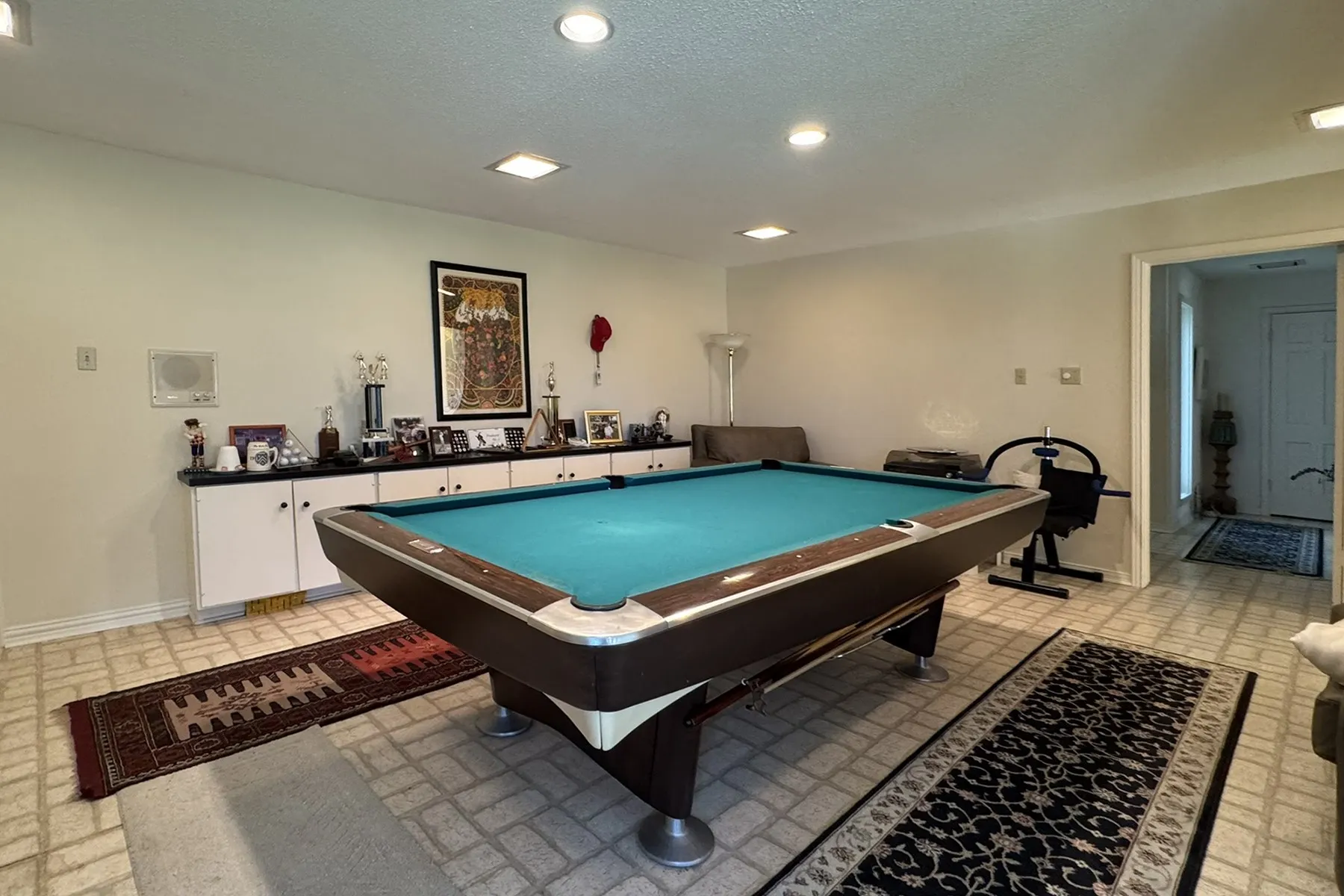 Game room w golf course views