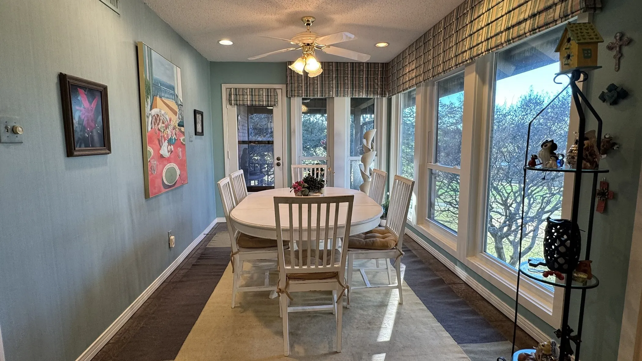 Breakfast room w golf course views