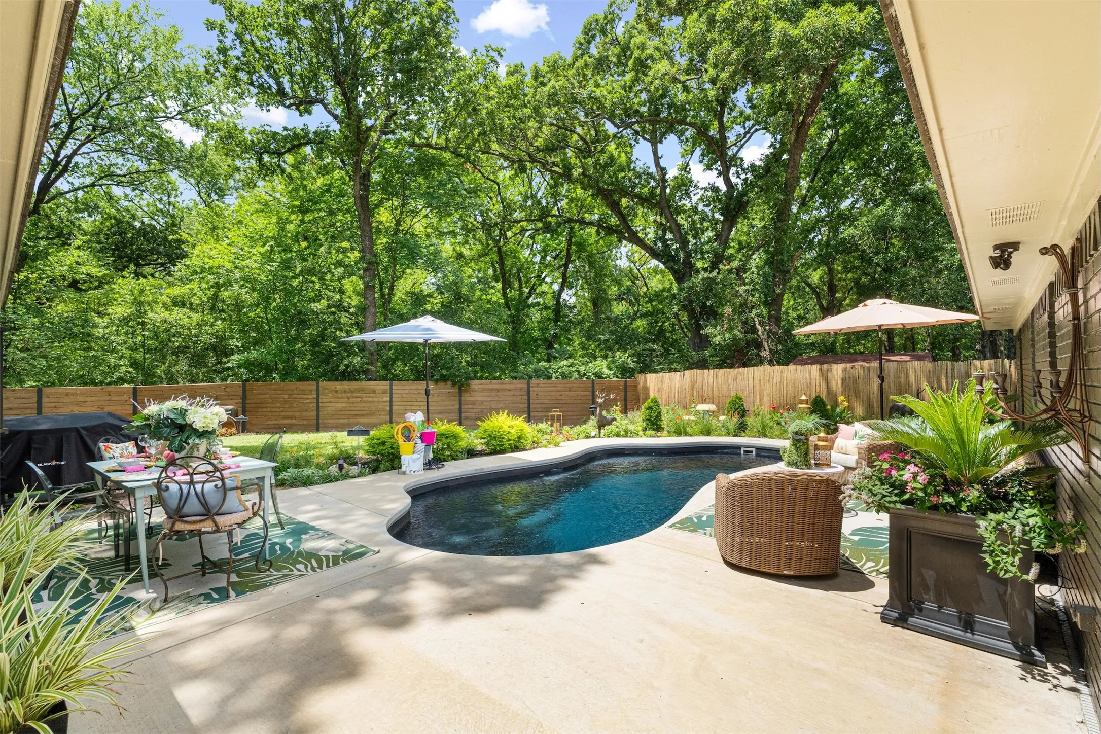 Single Family Residence For Sale in Navarro County , 1401 Bowie Circle, Corsicana, Texas 75110, 4 Bedroom, 3 Bathroom, 3 Garage spaces, 2,645 Sqft, built in 1973, mls#21320008, Real Estate Agent in Corsicana, Homes For Sale in Navarro county, Homes For Sale in Corsicana, Realtor in Corsicana Texas, Real Estate Brokerage Independent Realty Texas, Luminita Cordes Realtor